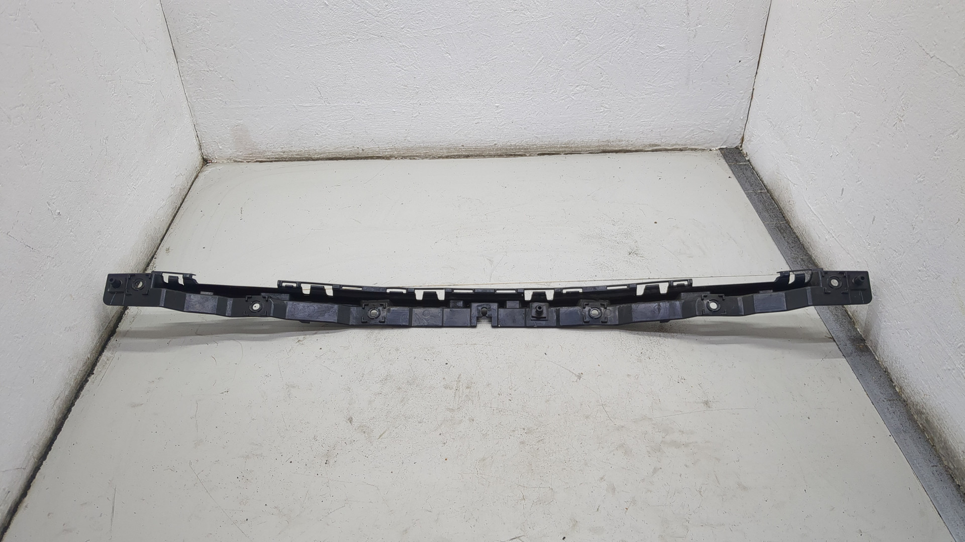 Кронштейн заднего бампера