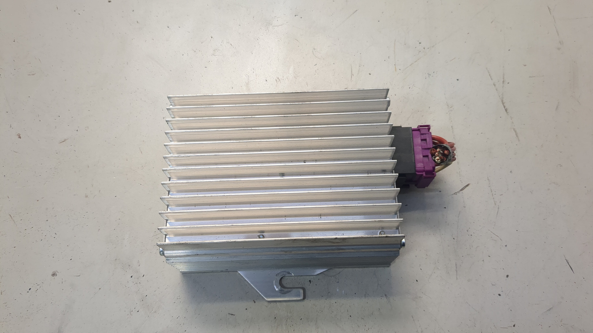 Преобразователь напряжения (адаптер)