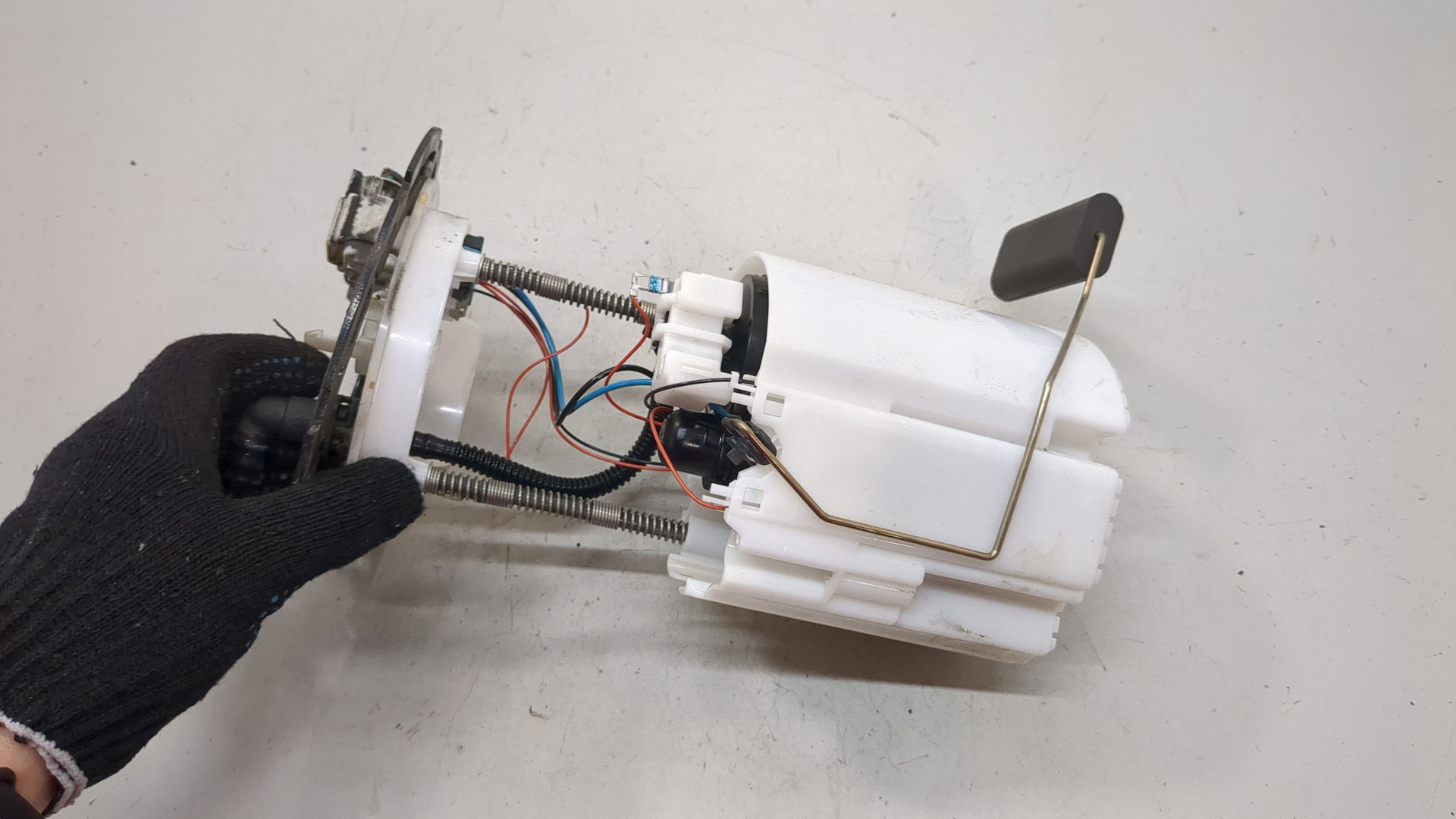 Насос топливный электрический