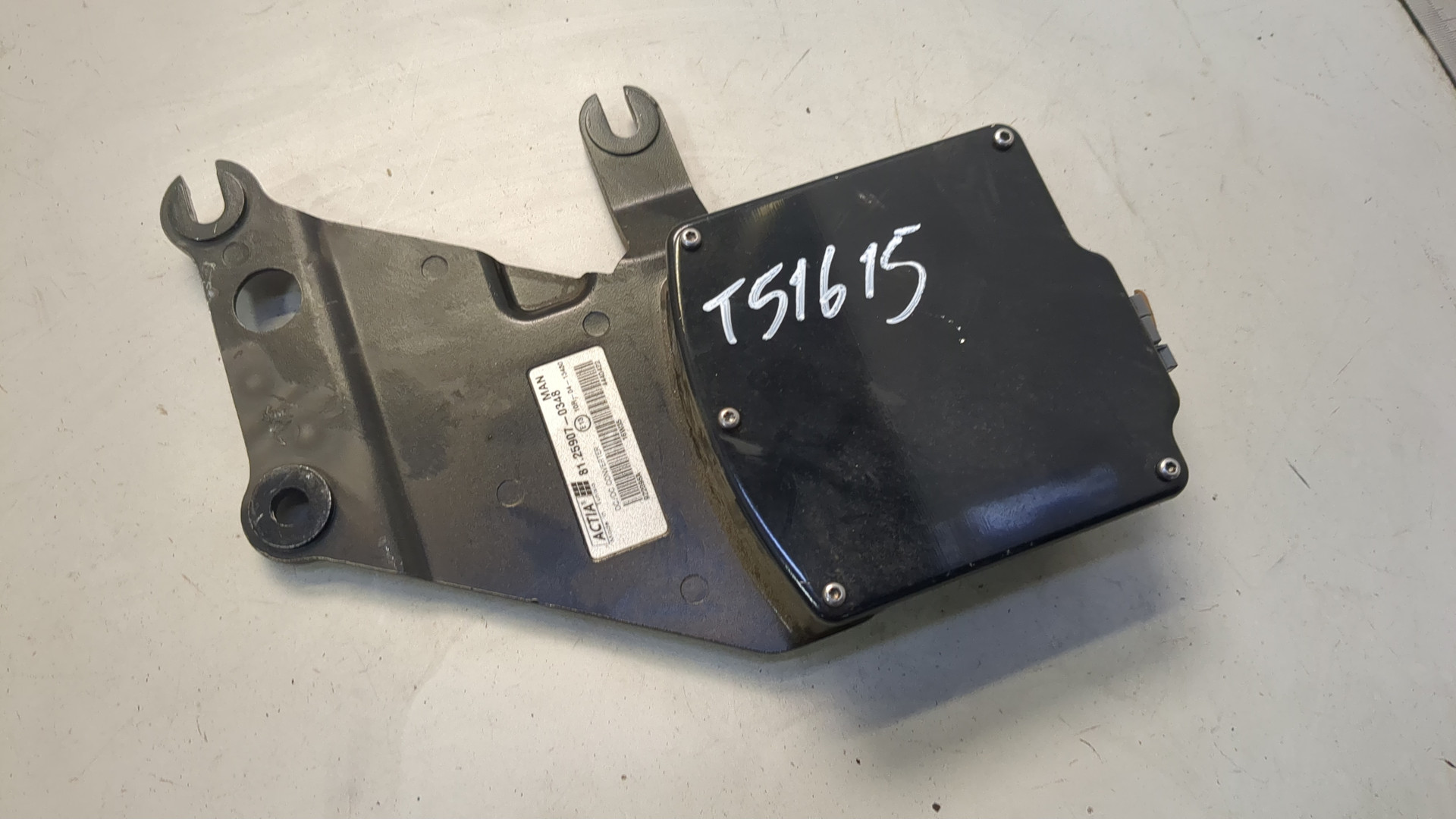 Преобразователь напряжения (адаптер)