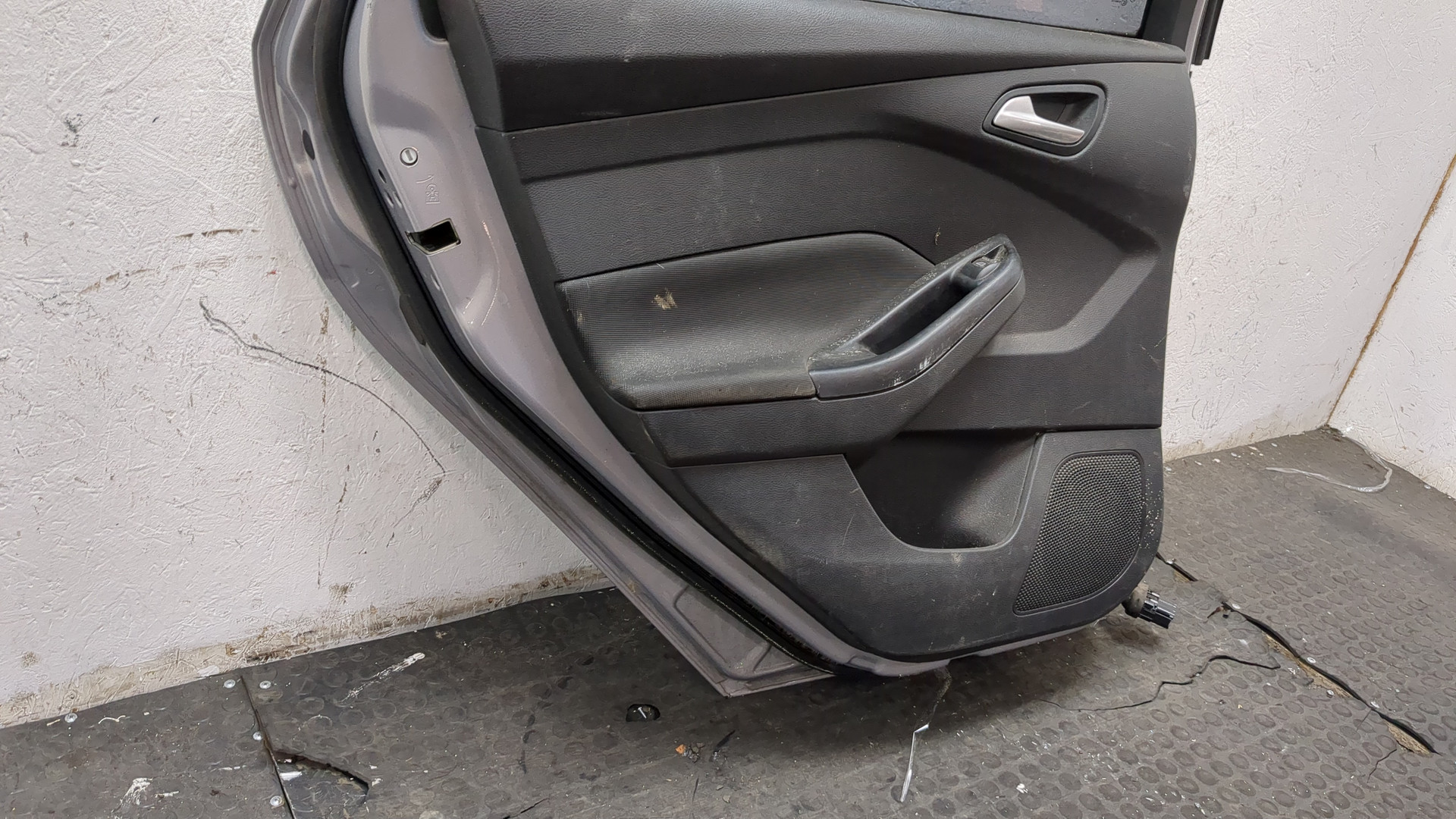 Дверь задняя левая