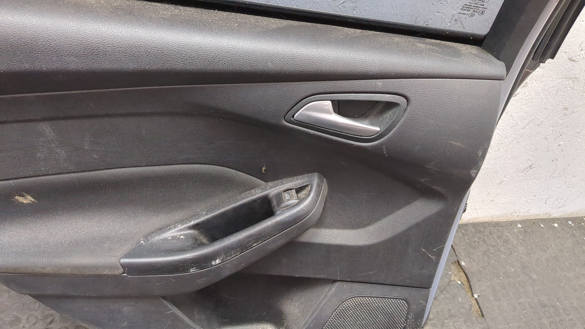 Дверь задняя левая