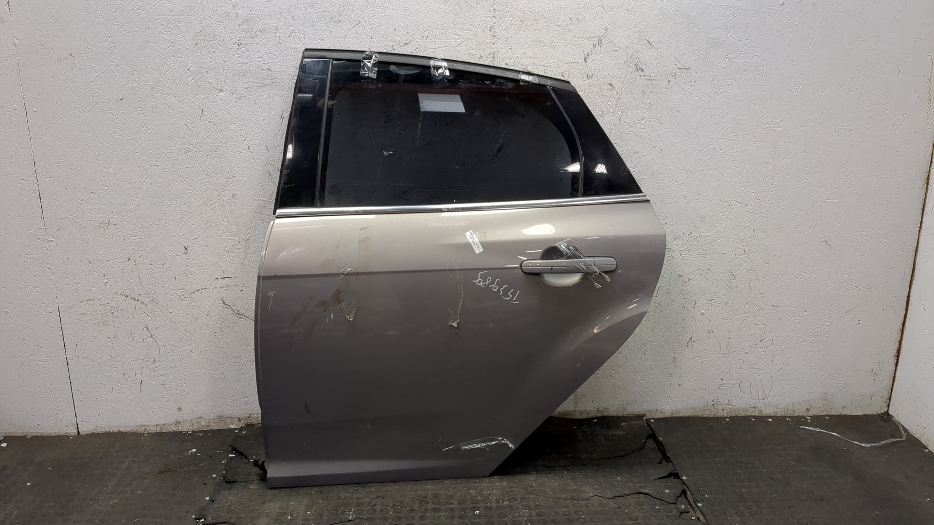 Дверь задняя левая
