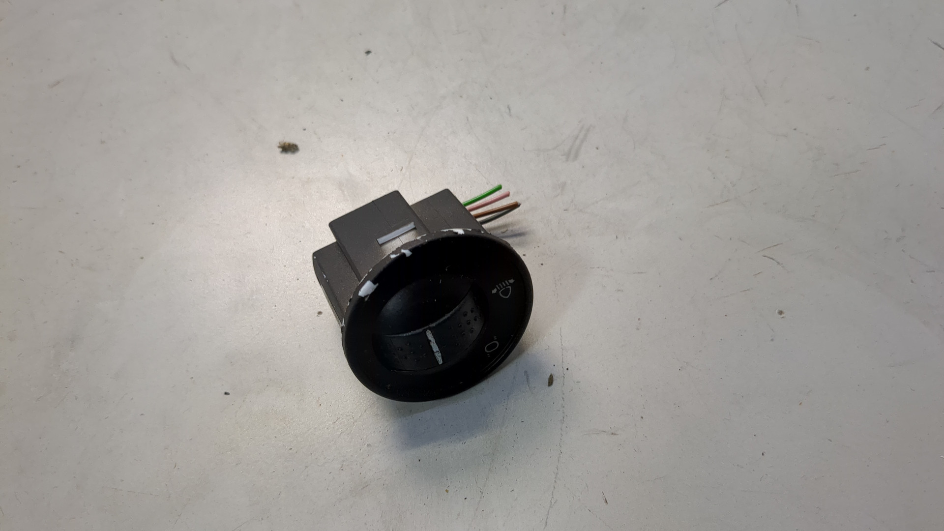 Кнопка корректора фар