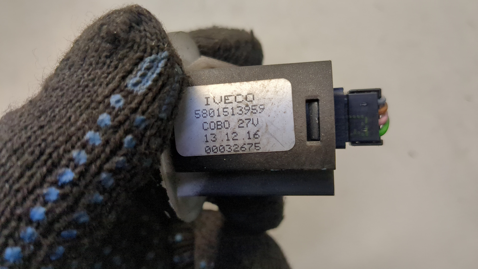 Кнопка корректора фар