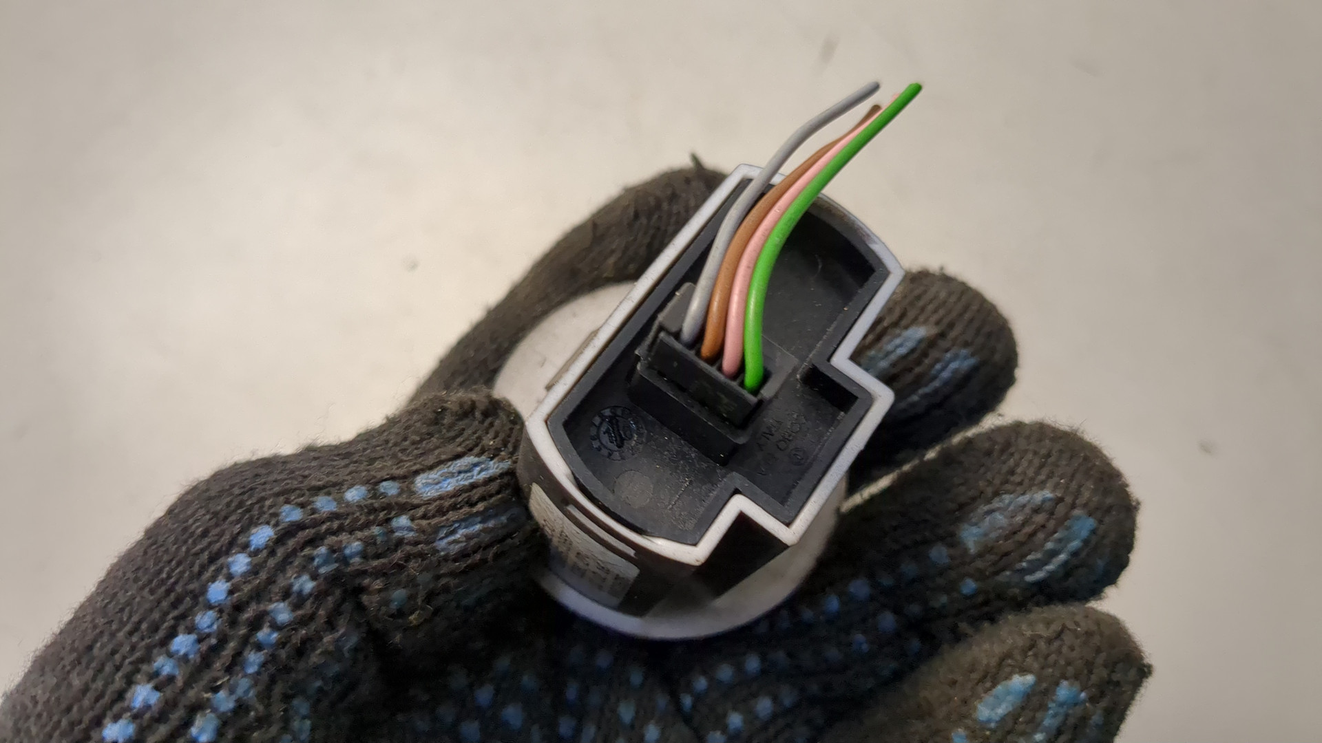 Кнопка корректора фар