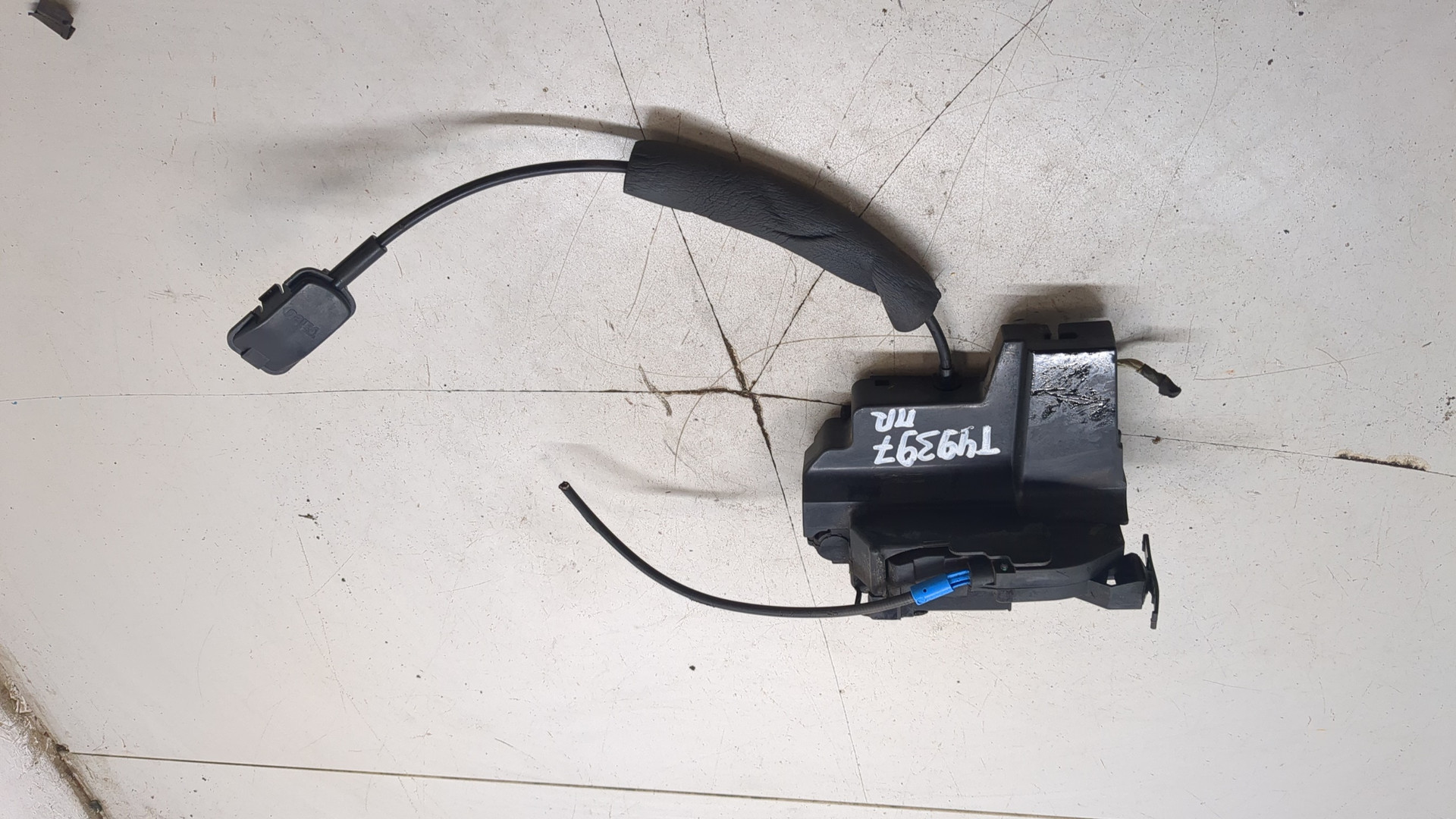 Замок двери передней правой