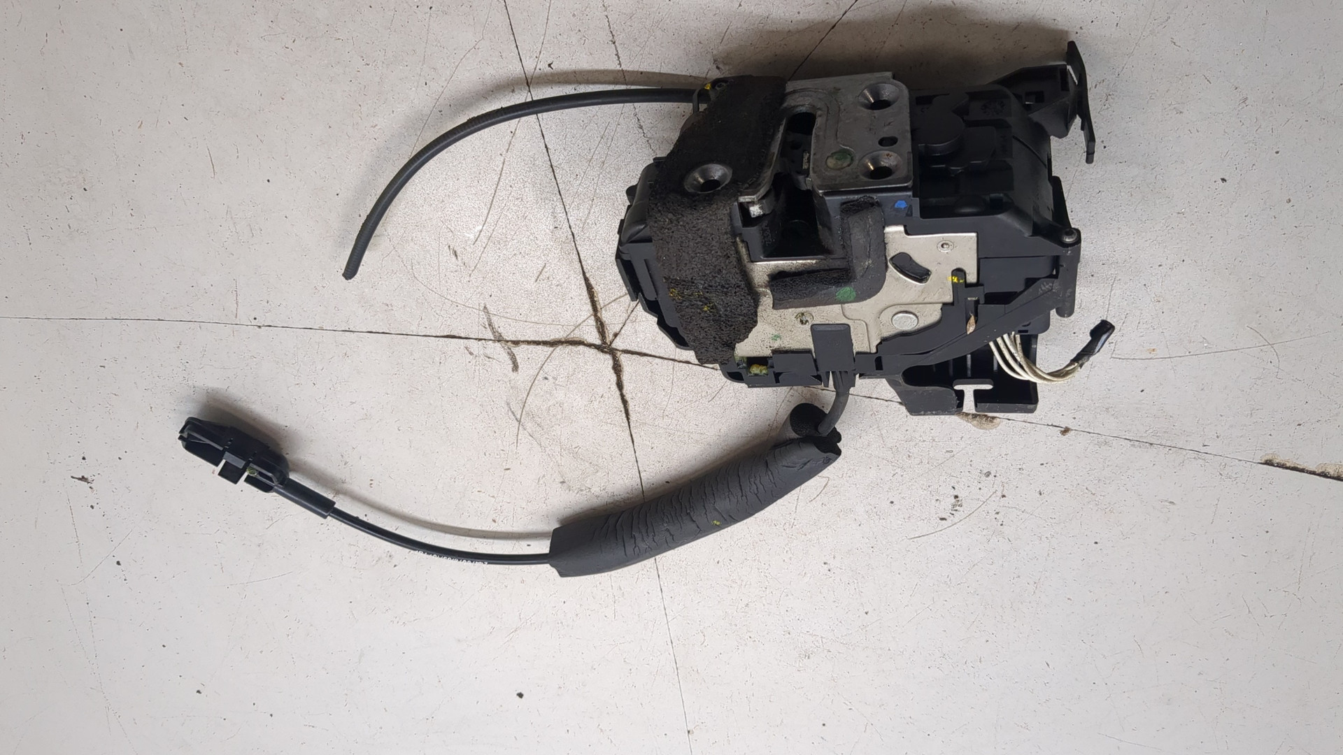 Замок двери передней правой