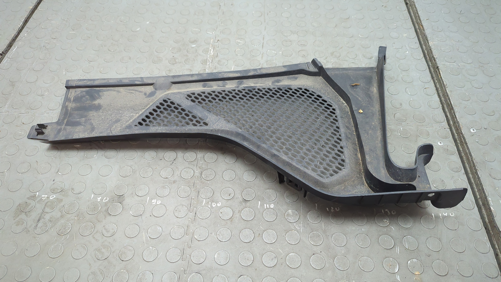 Решетка стеклоочистителей (Жабо)