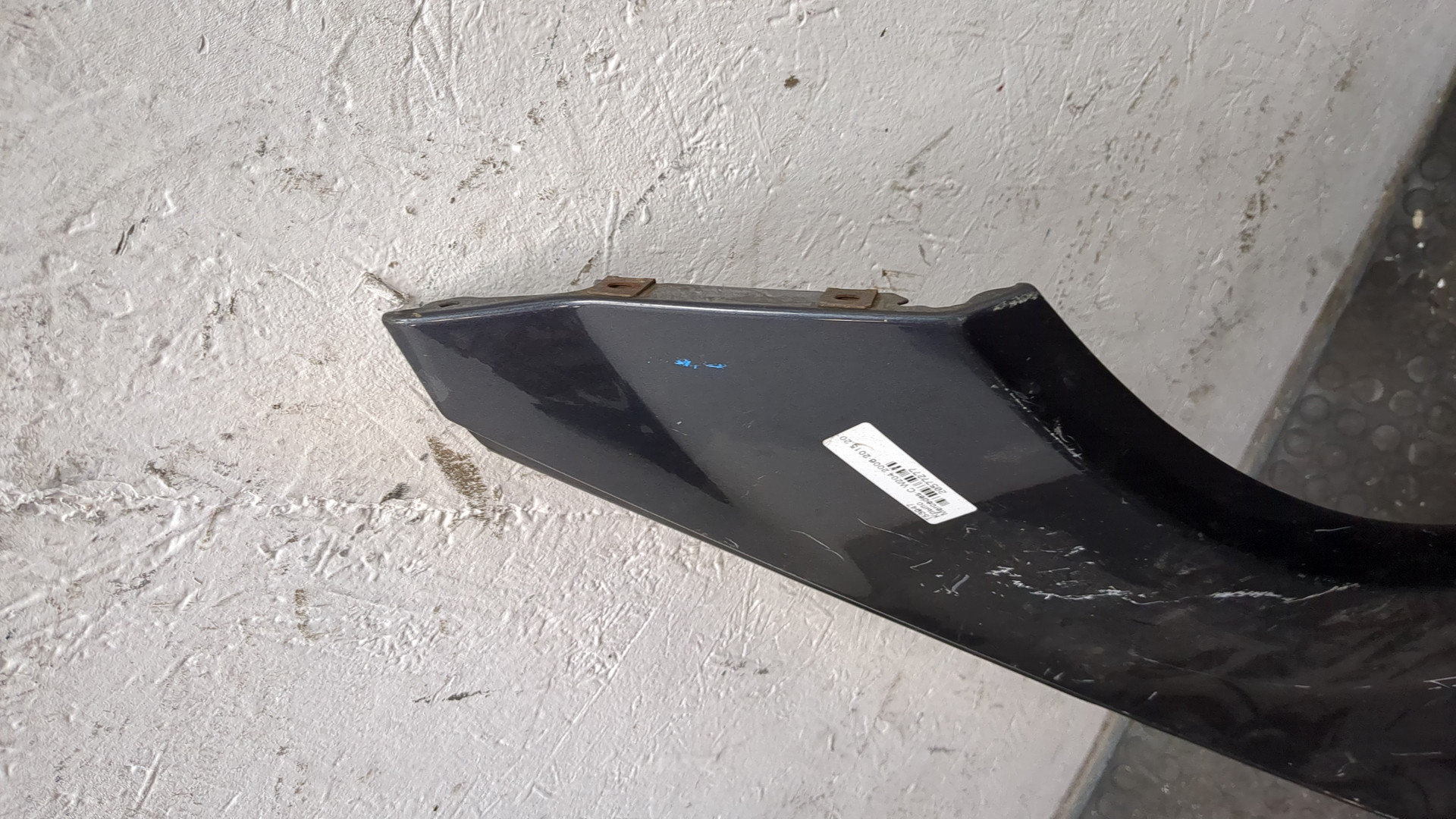 Крыло переднее правое