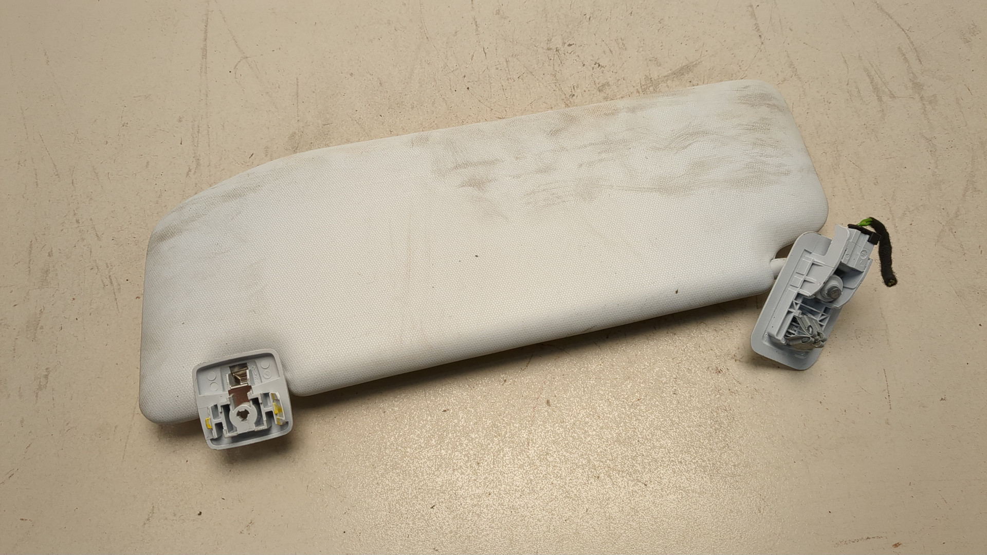 Козырек солнцезащитный