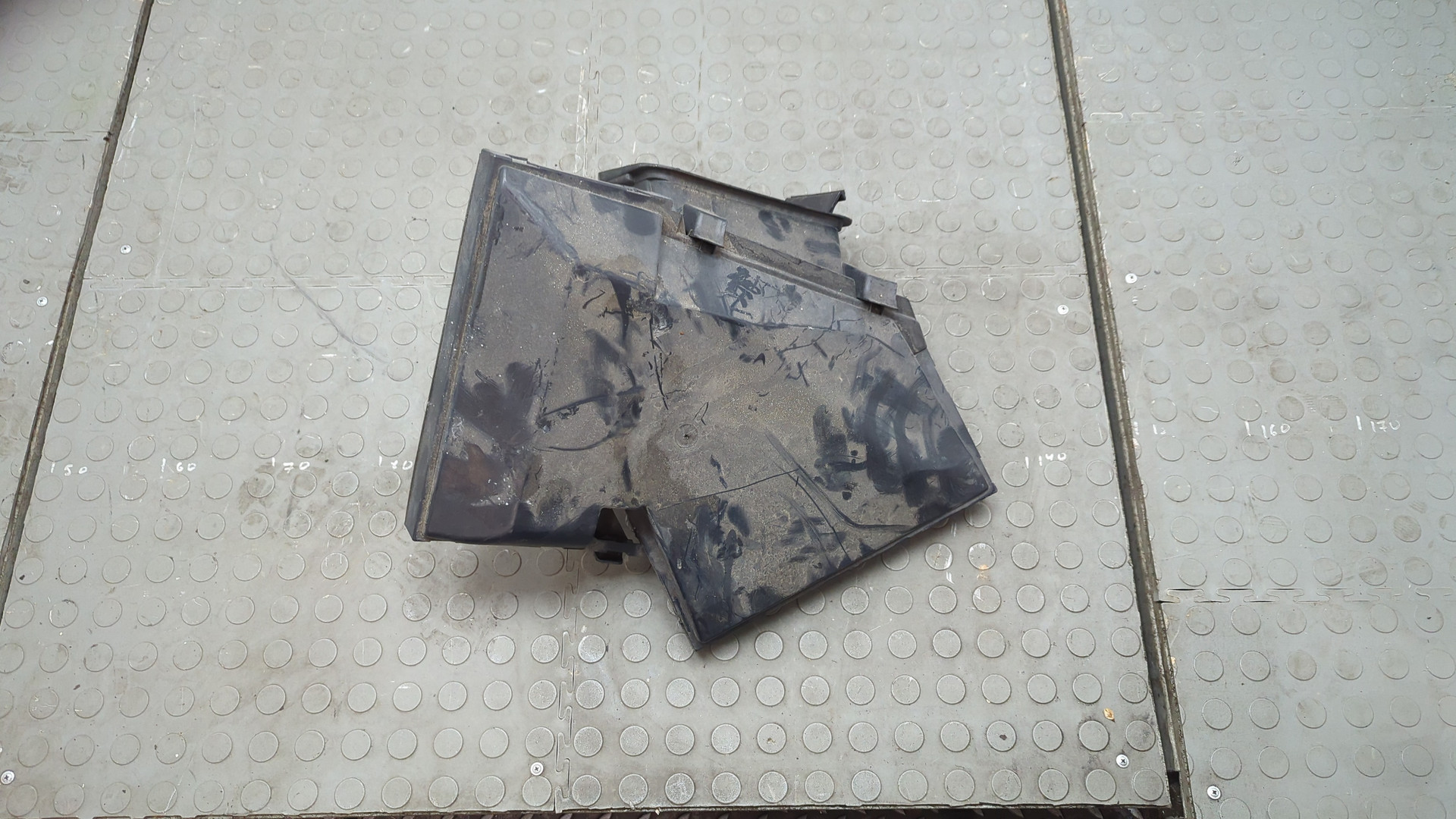 Корпус салонного фильтра