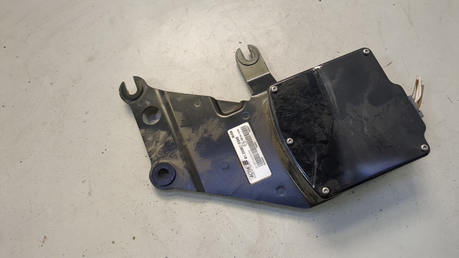 Преобразователь напряжения (адаптер)