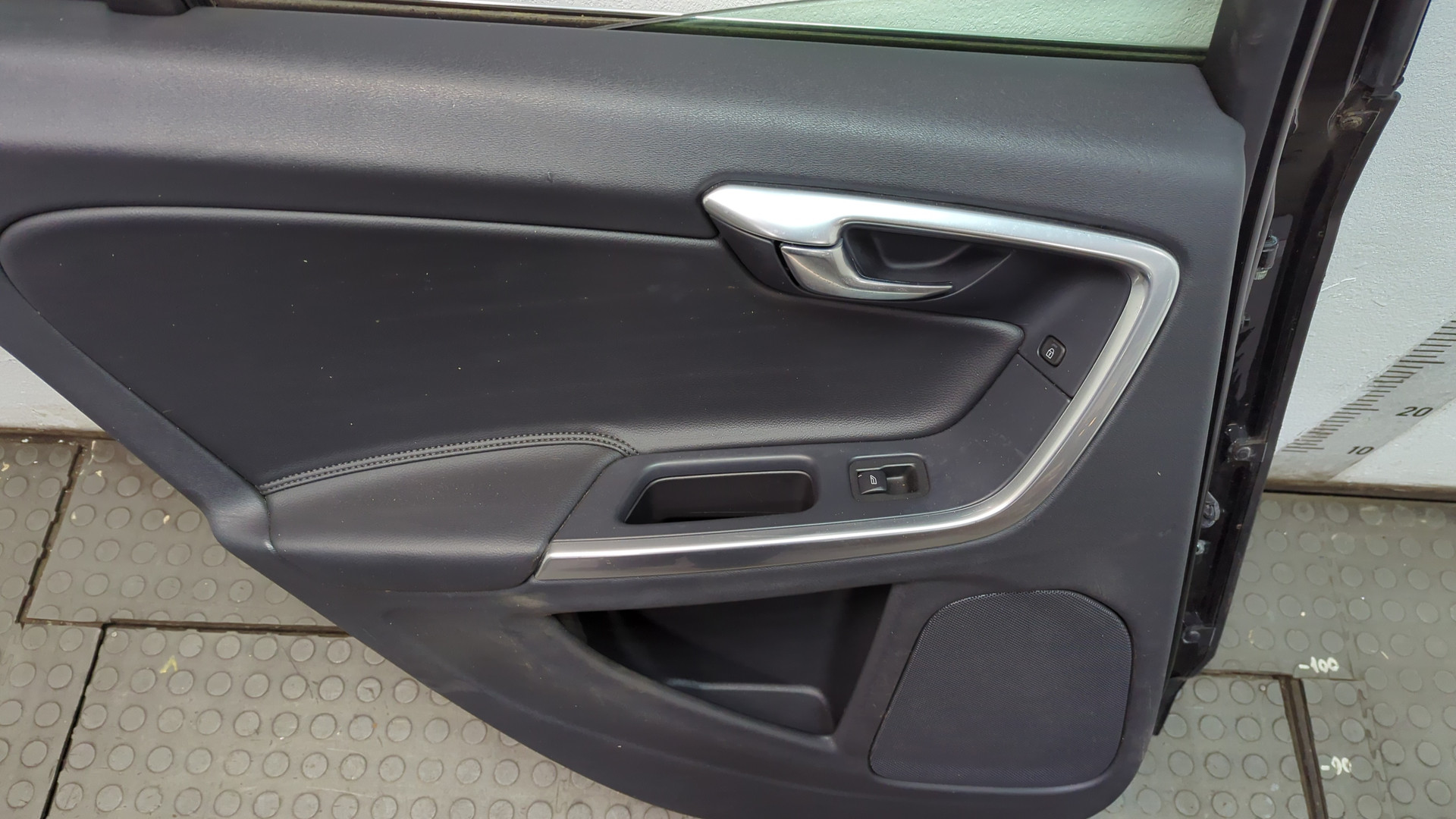 Дверь задняя левая