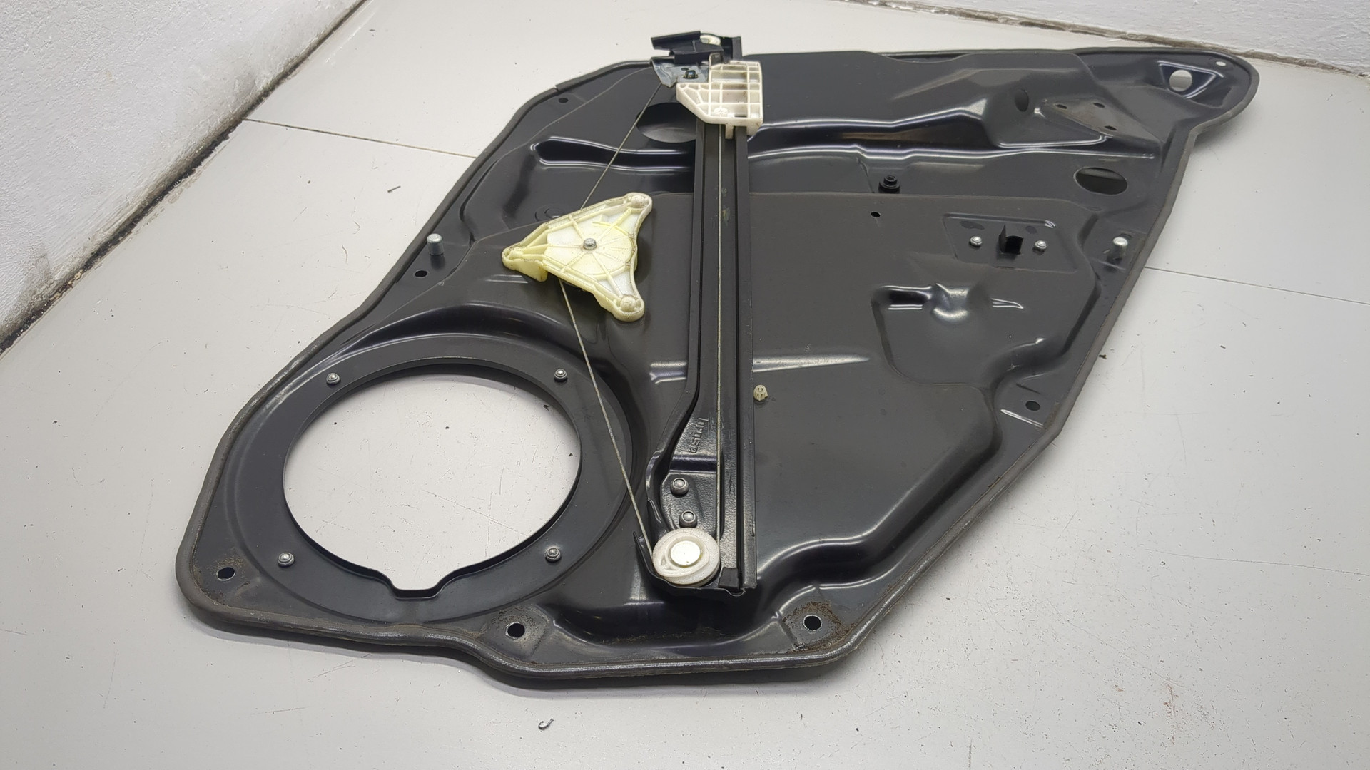 Стеклоподъемник электр. задний левый