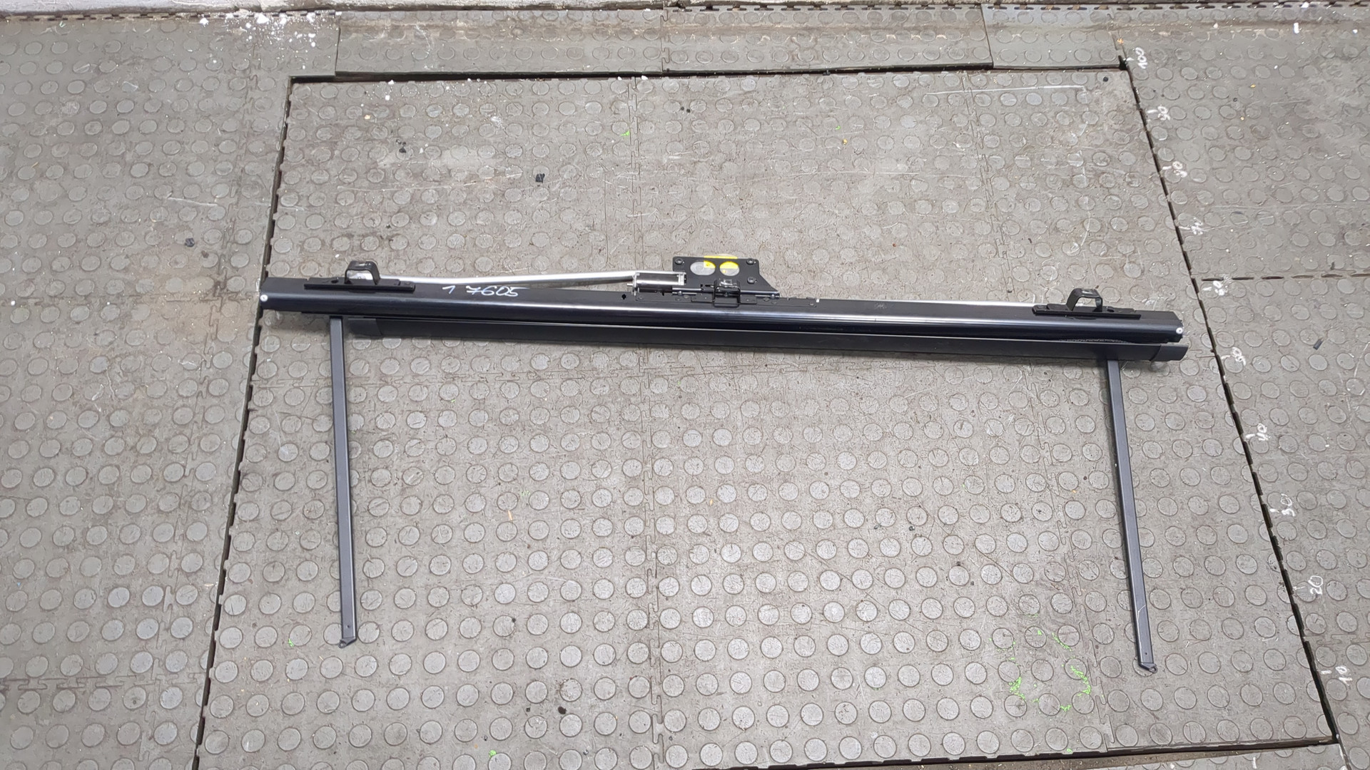 Шторка солнцезащитная