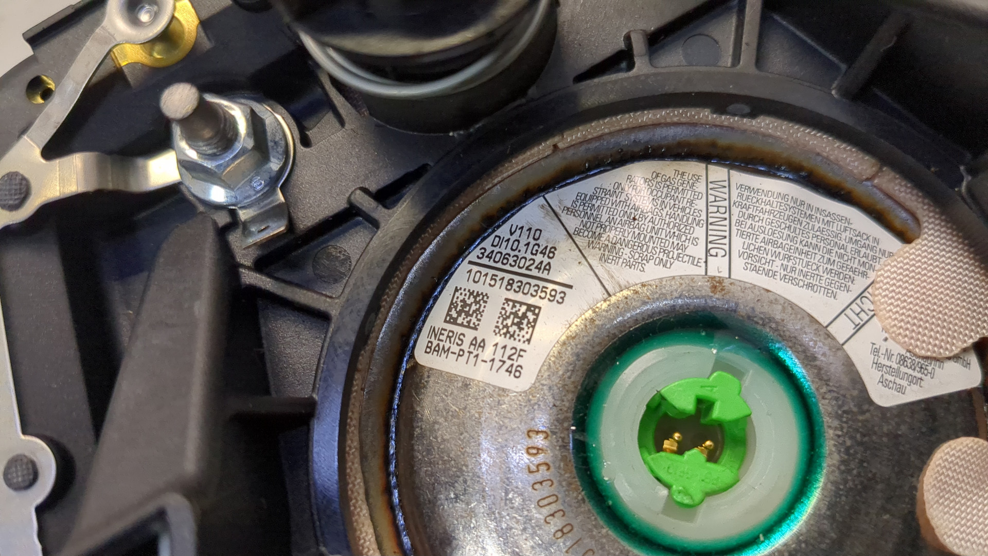 Подушка безопасности в рулевое колесо