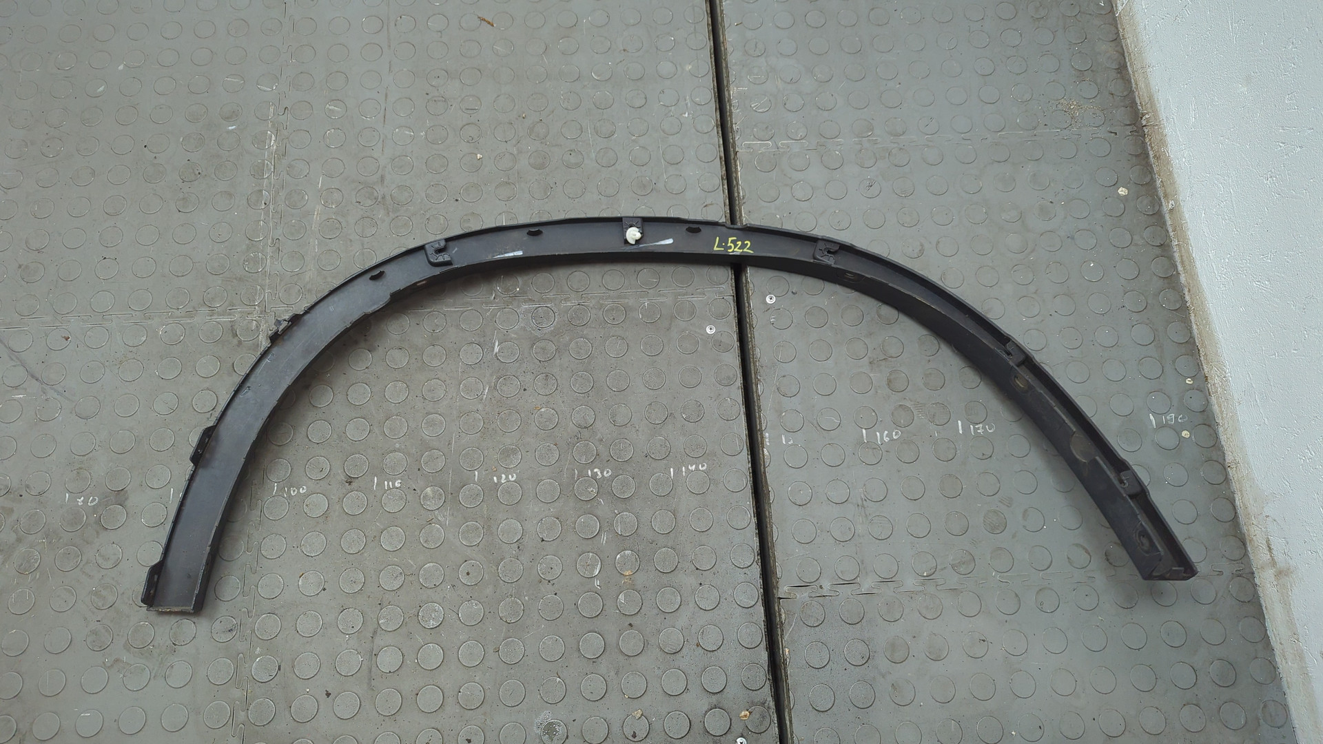 Накладка заднего крыла левого