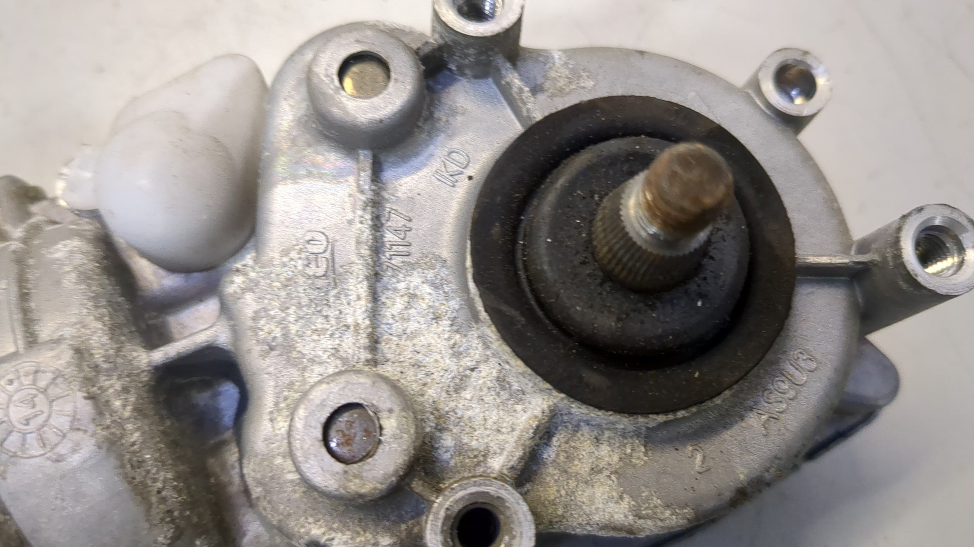 Моторчик стеклоочистителя передний