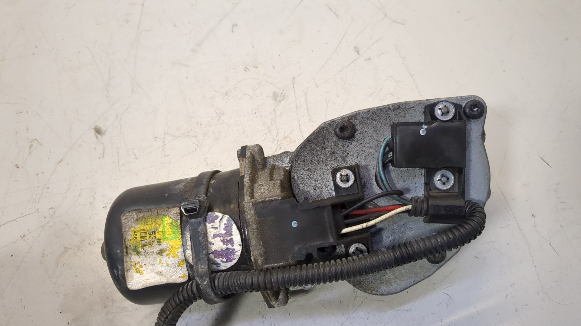 Моторчик стеклоочистителя передний