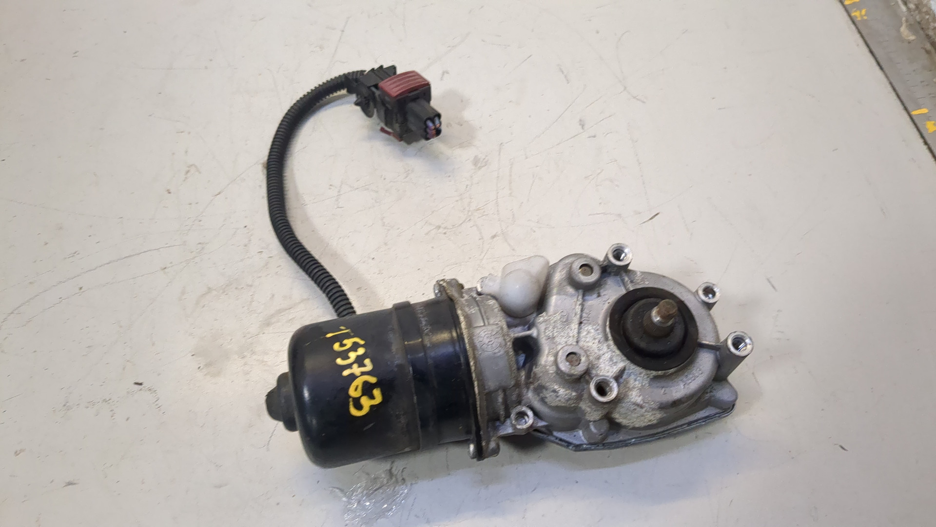 Моторчик стеклоочистителя передний