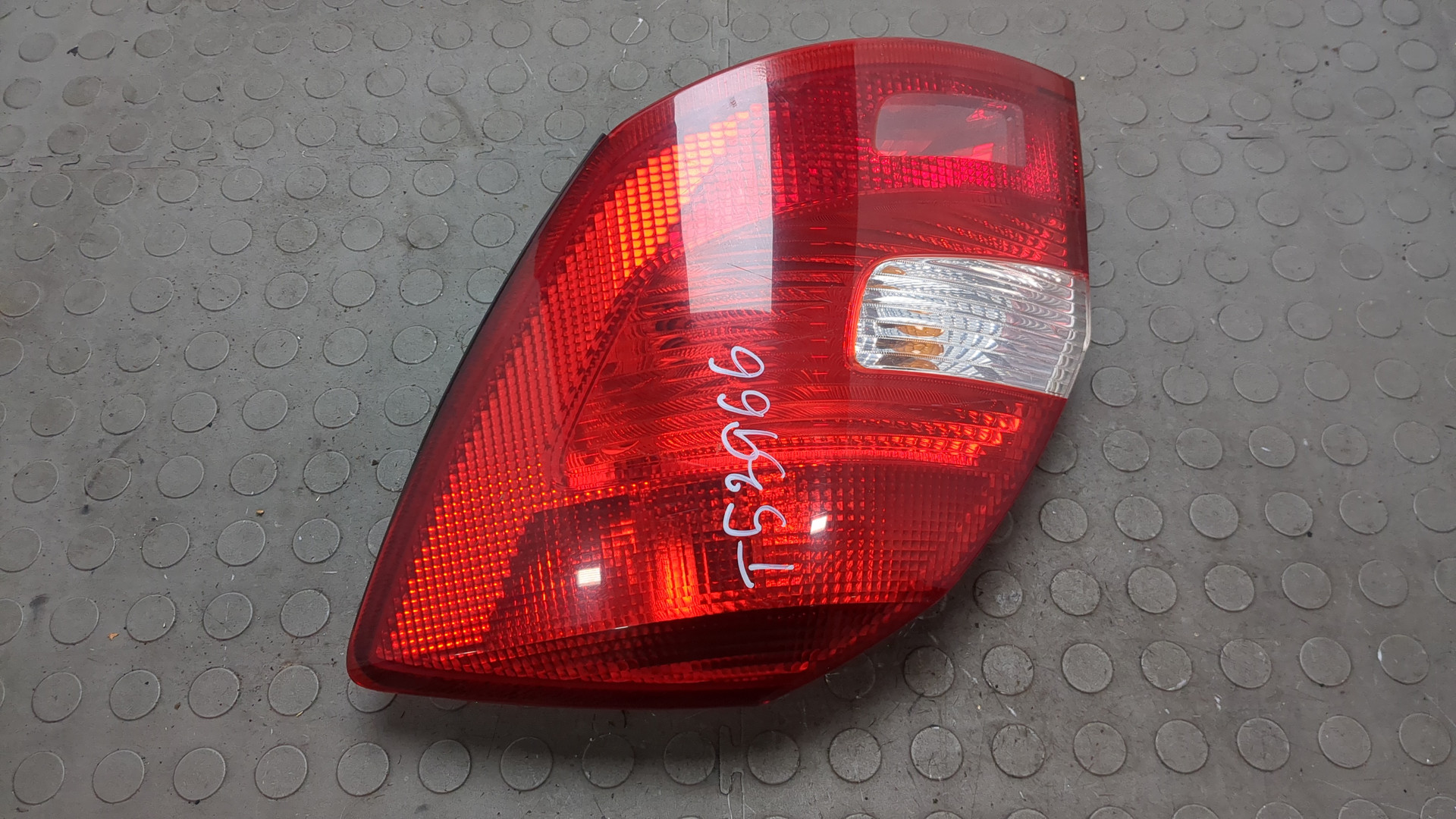 Фонарь задний правый