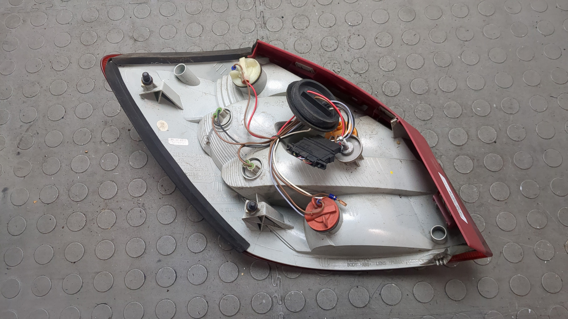 Фонарь задний правый