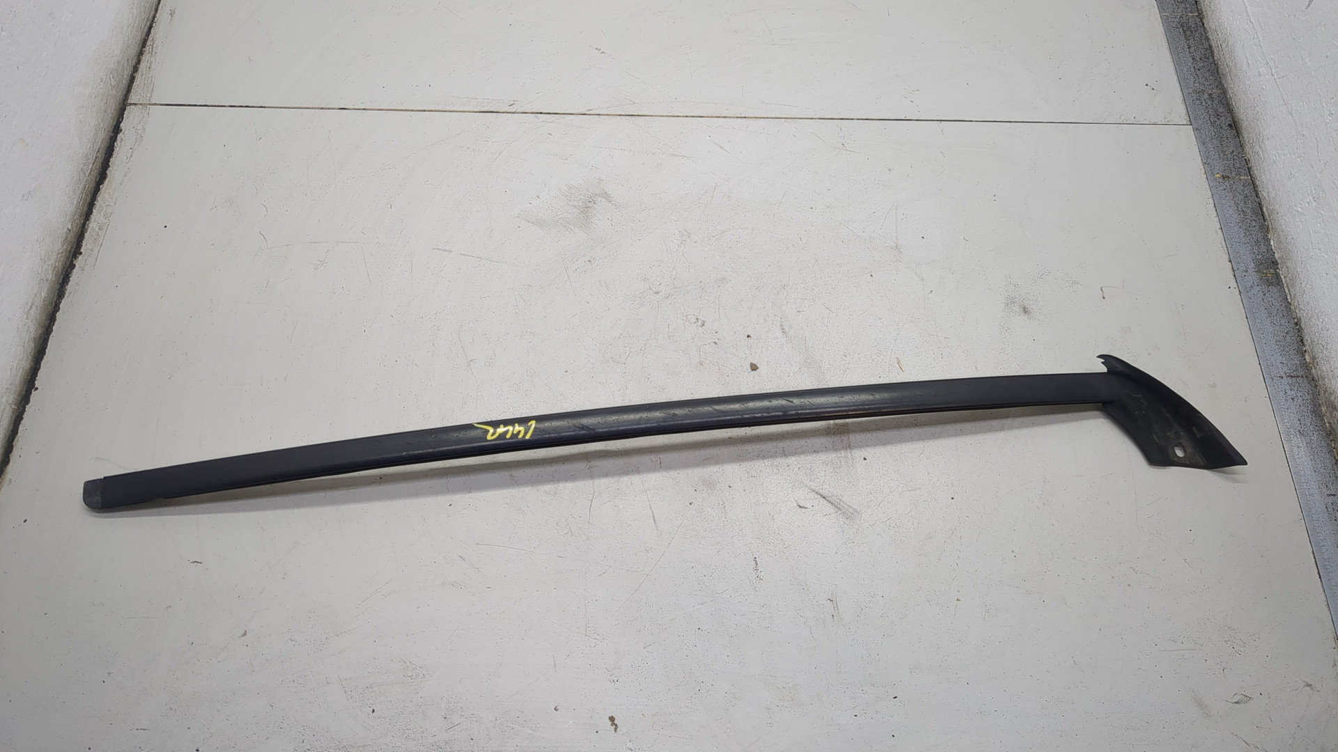 Молдинг лобового стекла