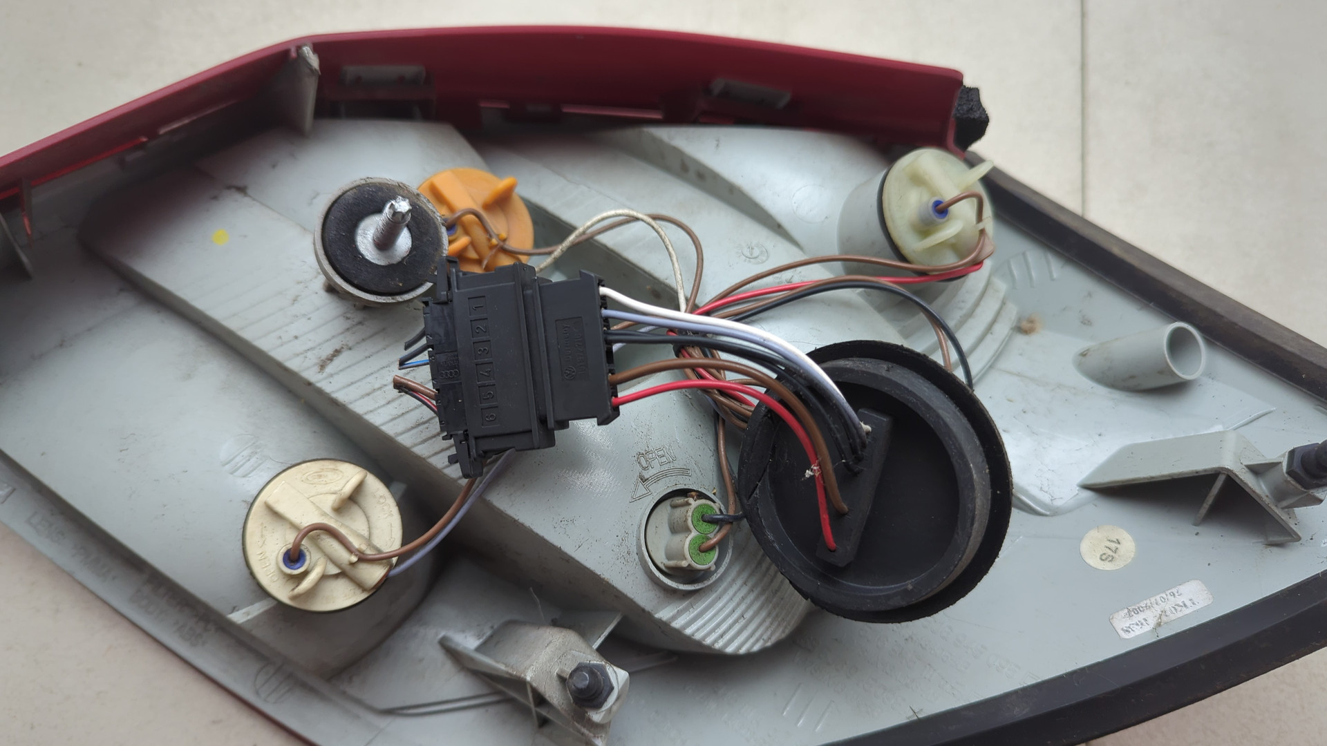 Фонарь задний левый