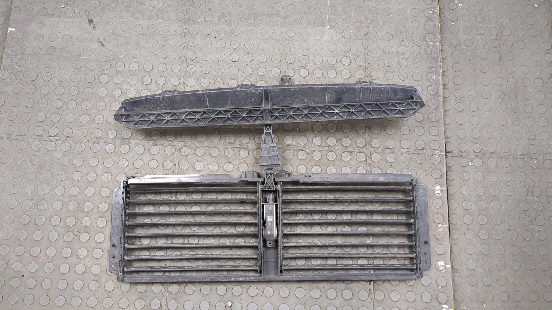 Жалюзи (воздуховод) бампера переднего