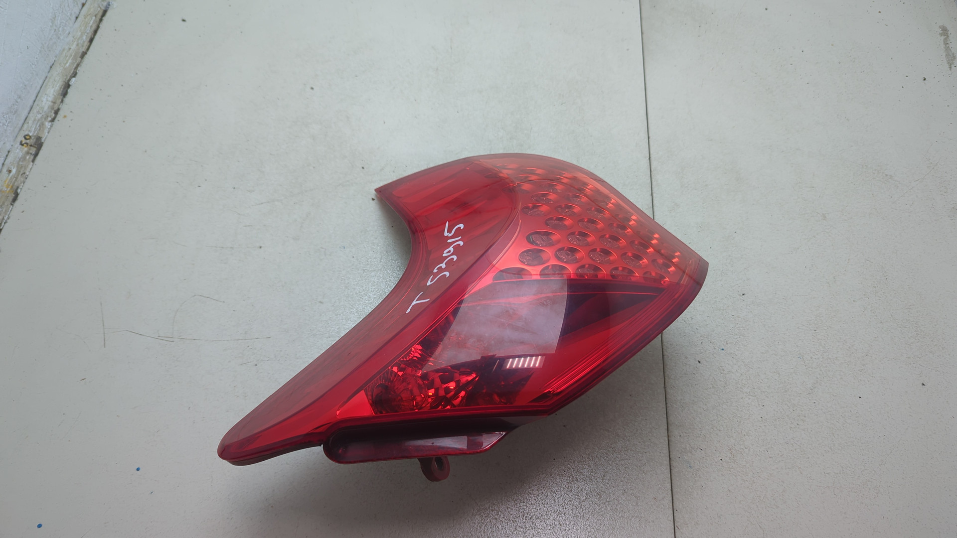 Фонарь задний левый