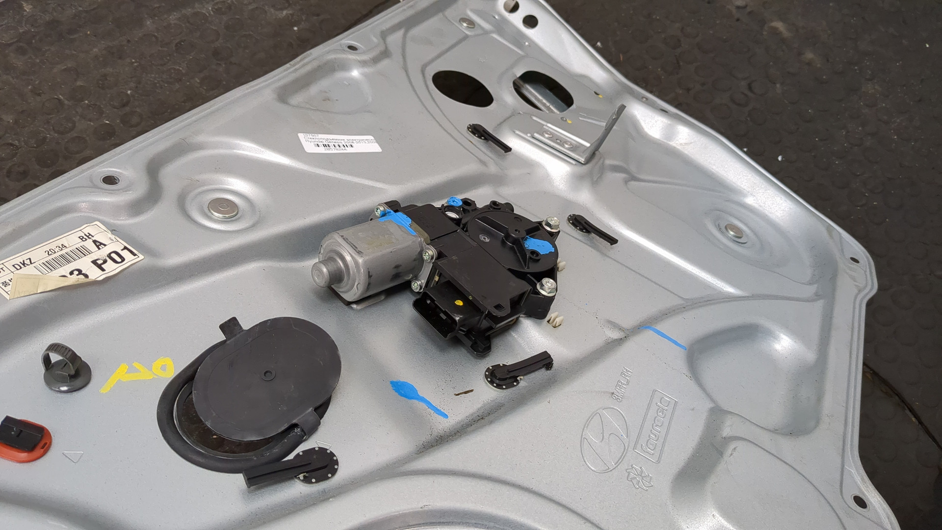 Стеклоподъемник электр. передний правый