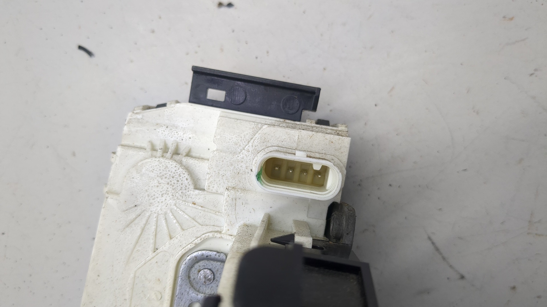 Замок двери задней правой