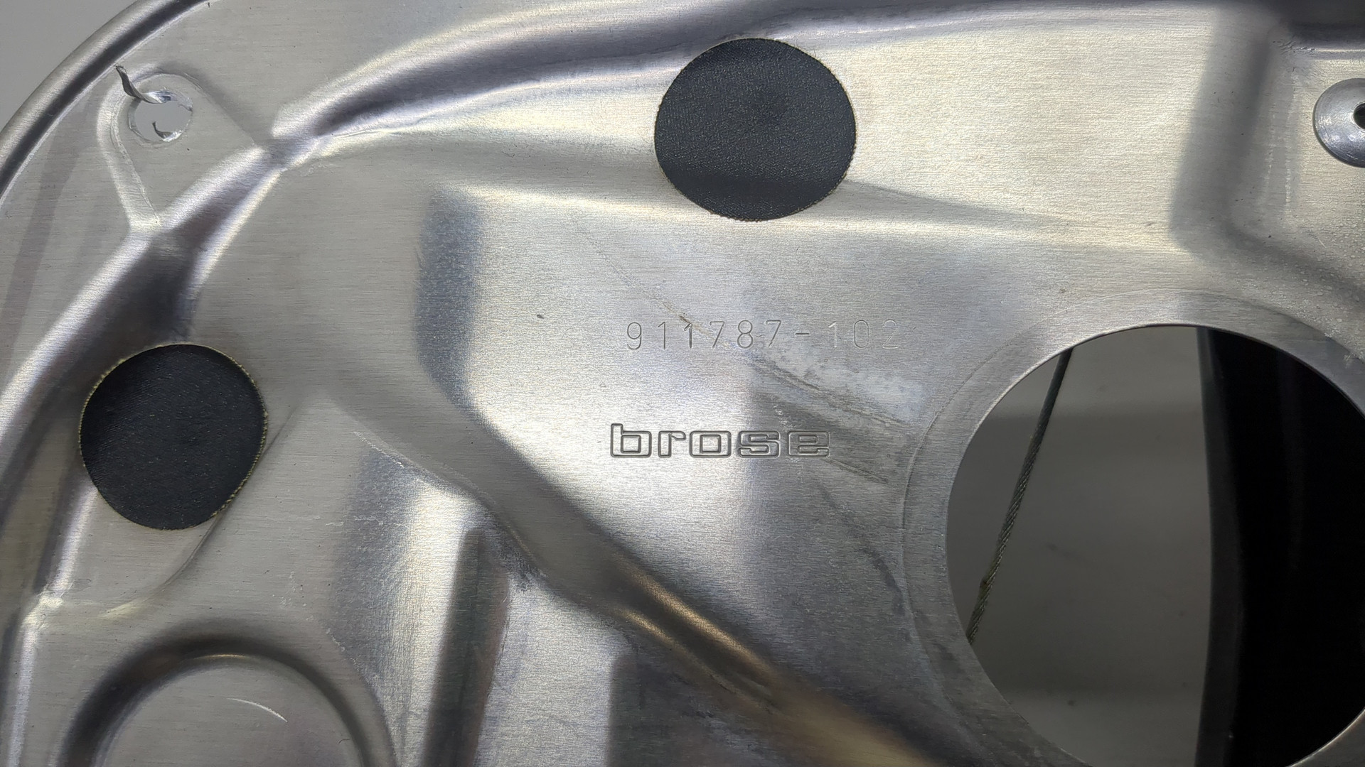 Стеклоподъемник электр. задний правый