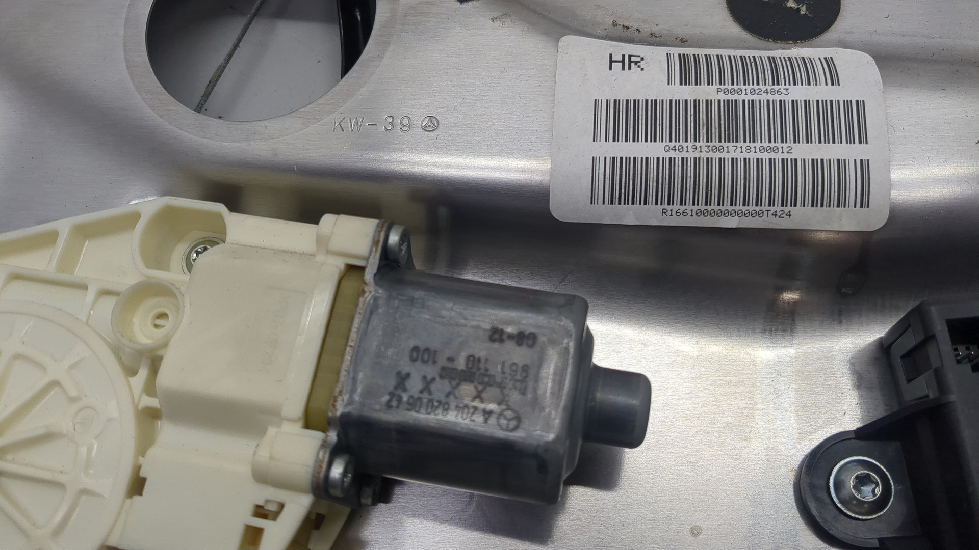 Стеклоподъемник электр. задний правый