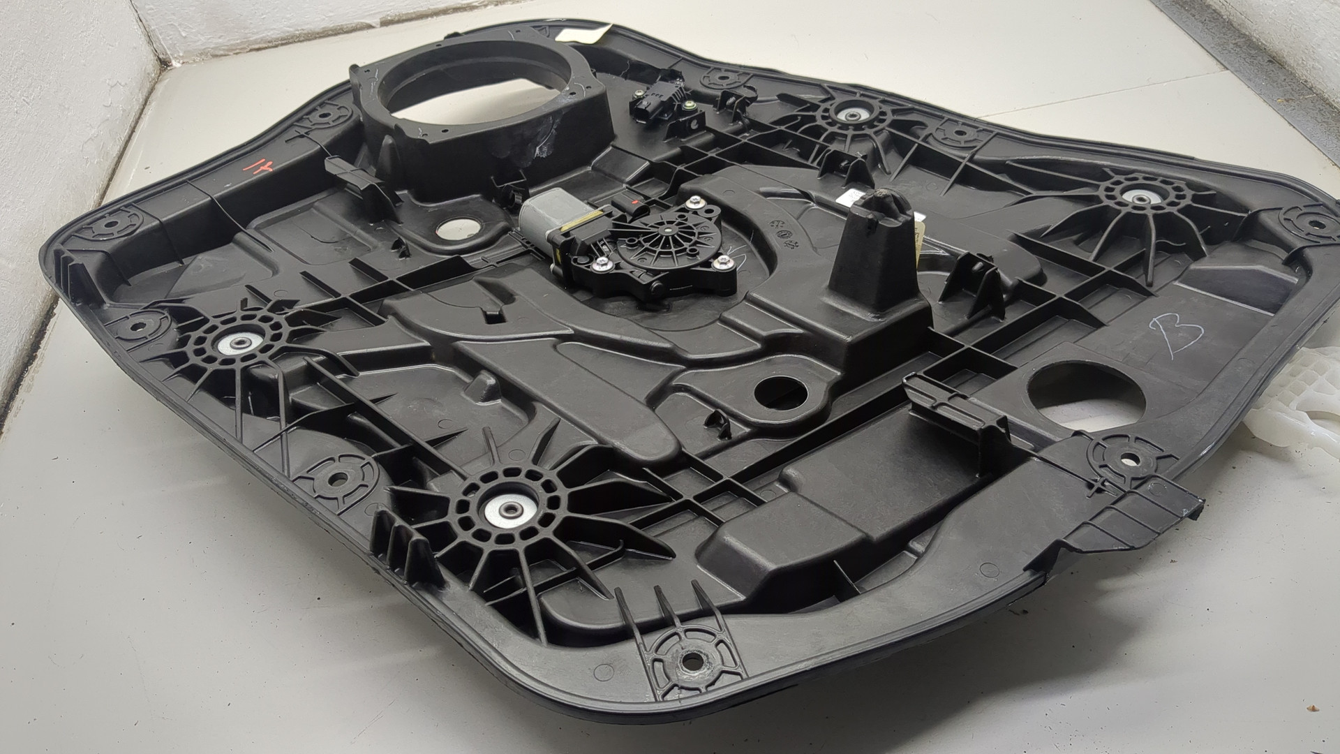 Стеклоподъемник электр. передний правый