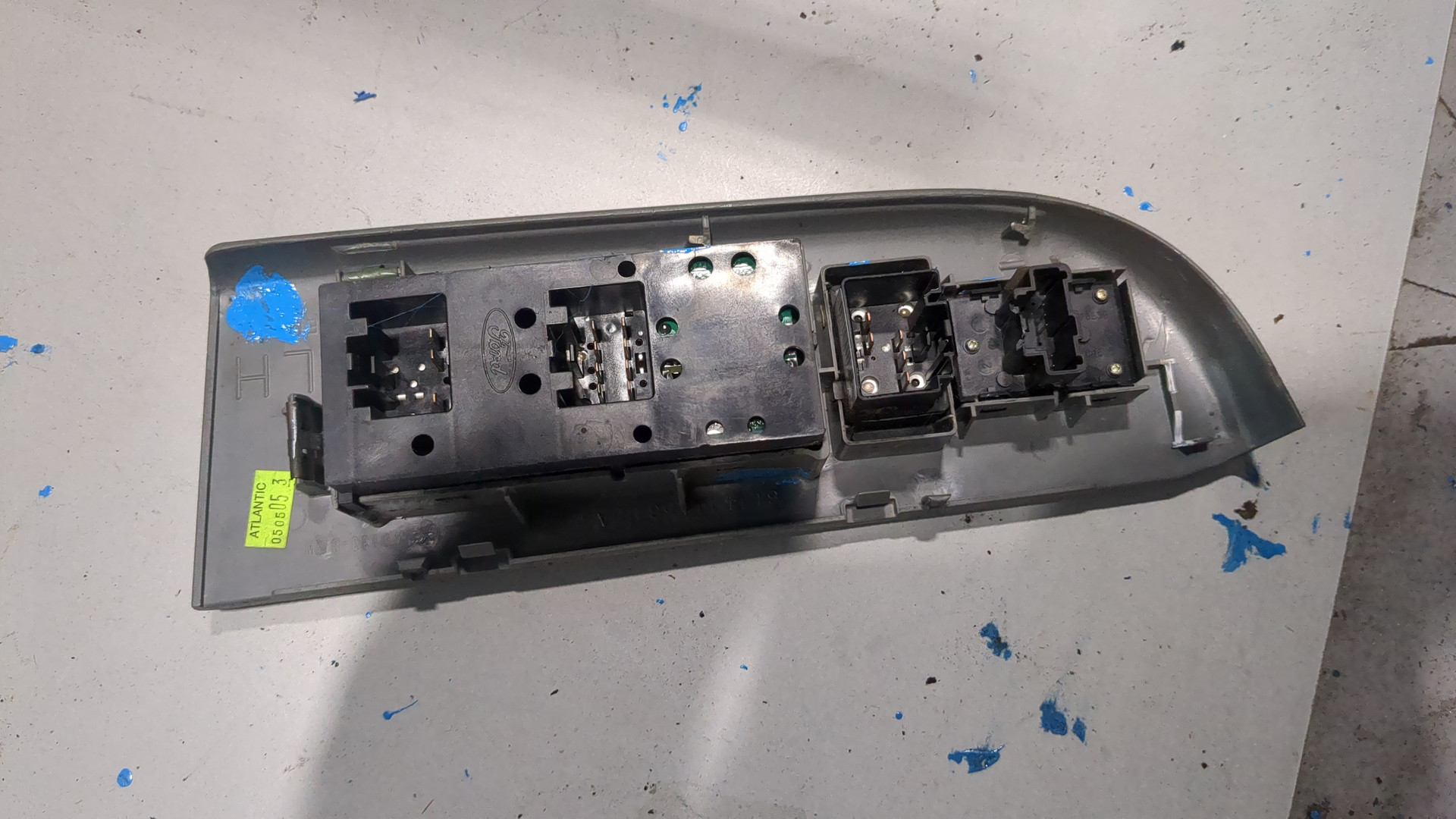 Кнопка стеклоподъемника