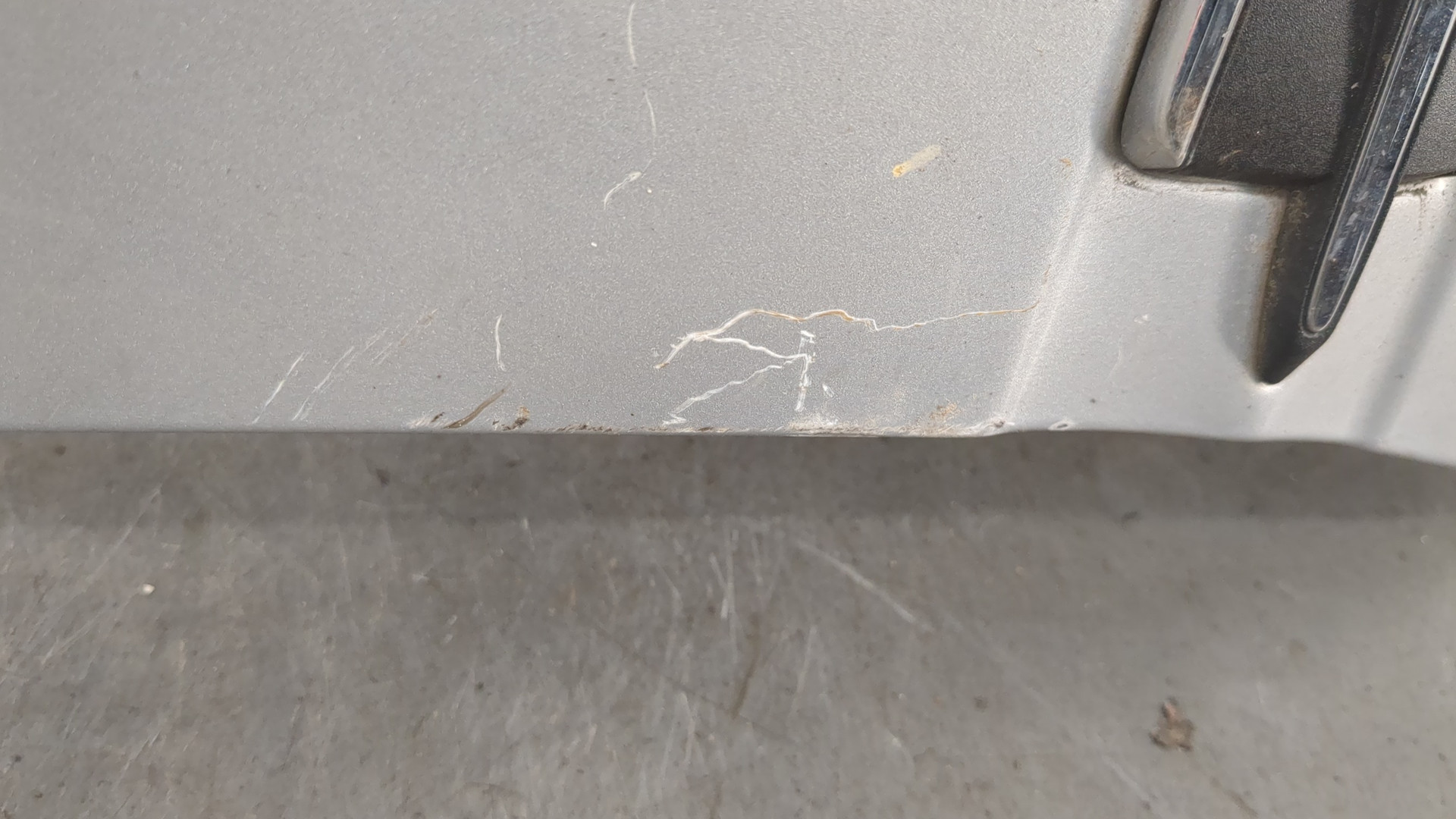 Крыло переднее левое