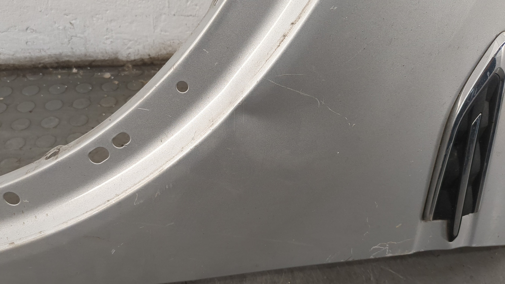 Крыло переднее левое