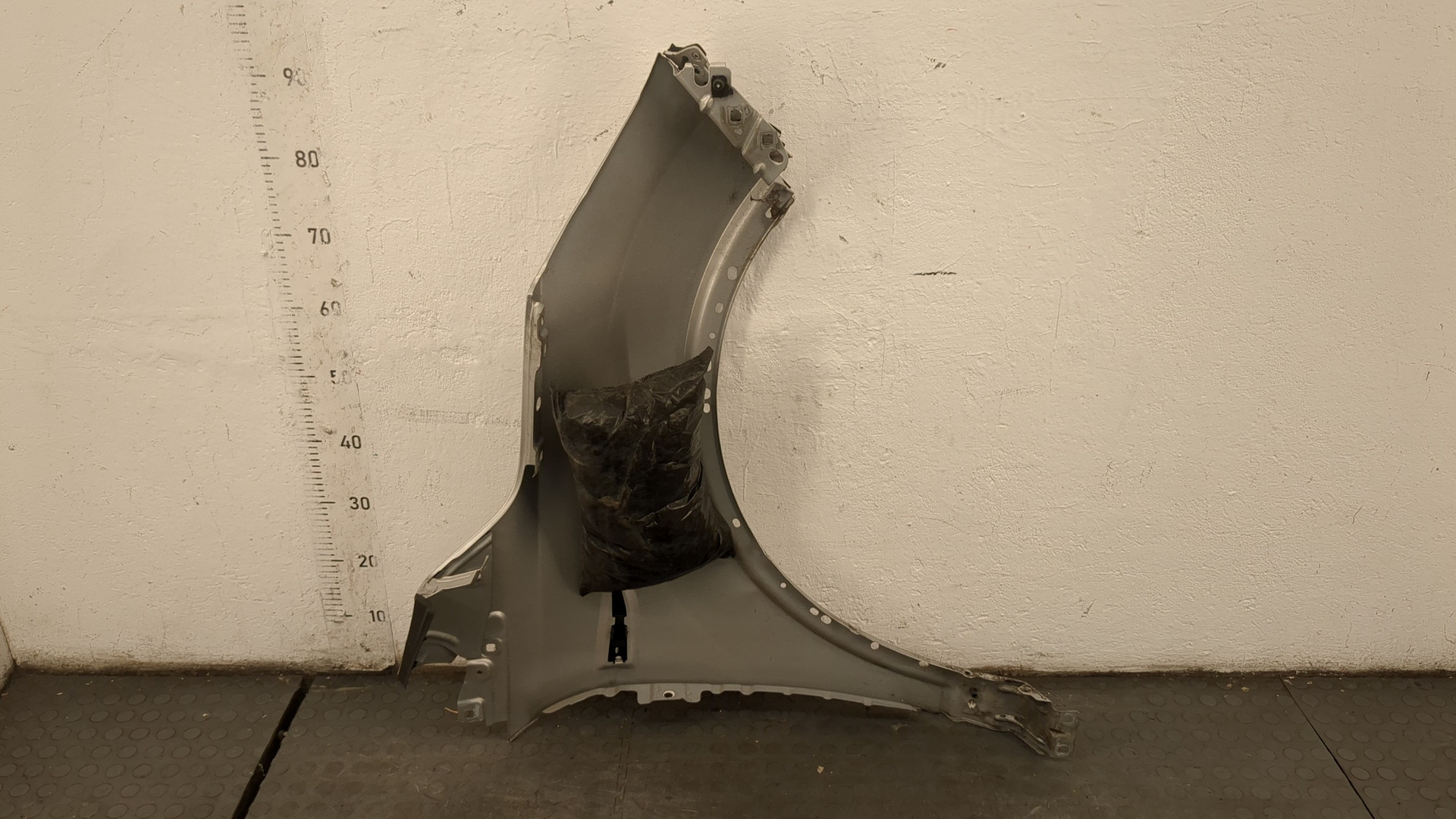 Крыло переднее левое