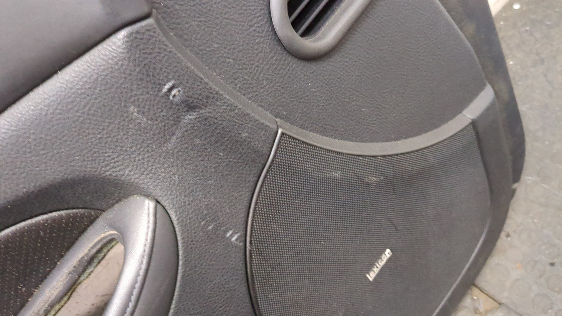 Обшивка двери передней левой