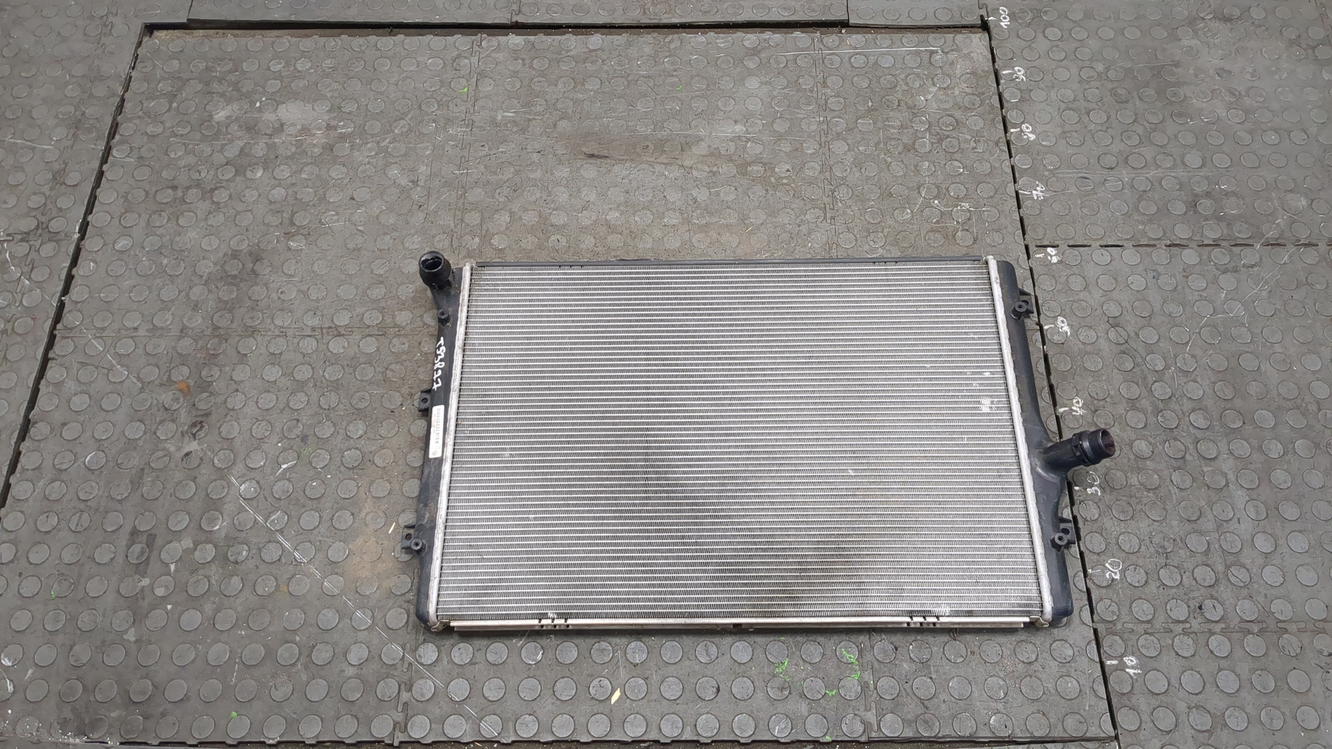 Радиатор охлаждения двигателя основной