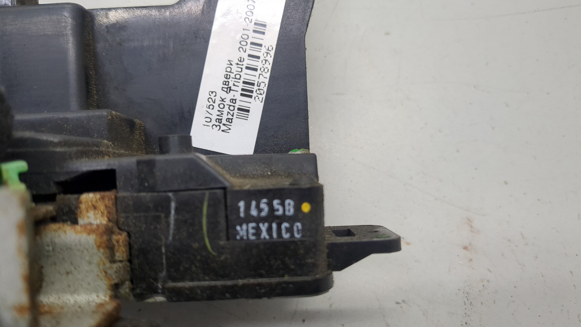 Замок двери передней левой