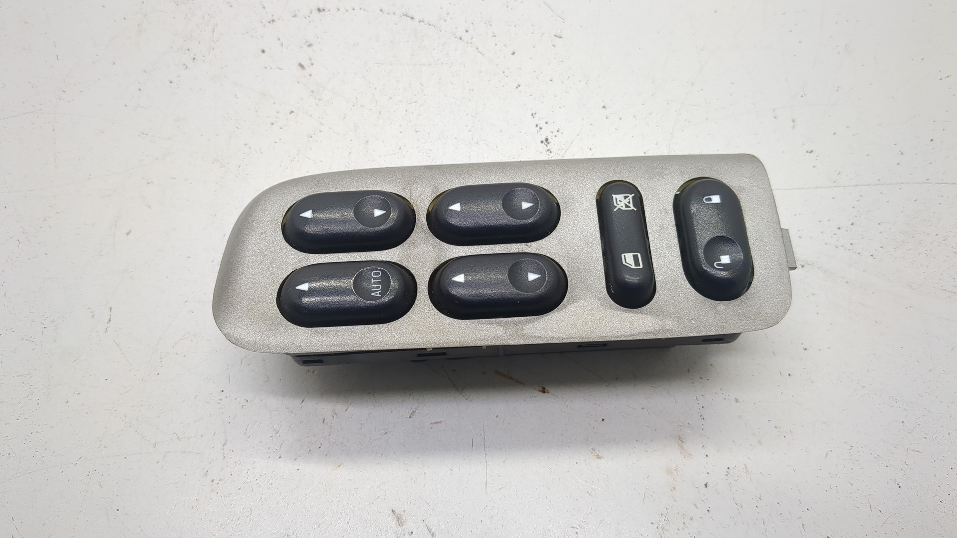 Кнопка стеклоподъемника