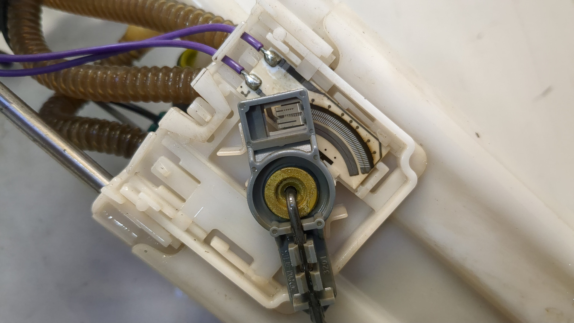 Насос топливный электрический