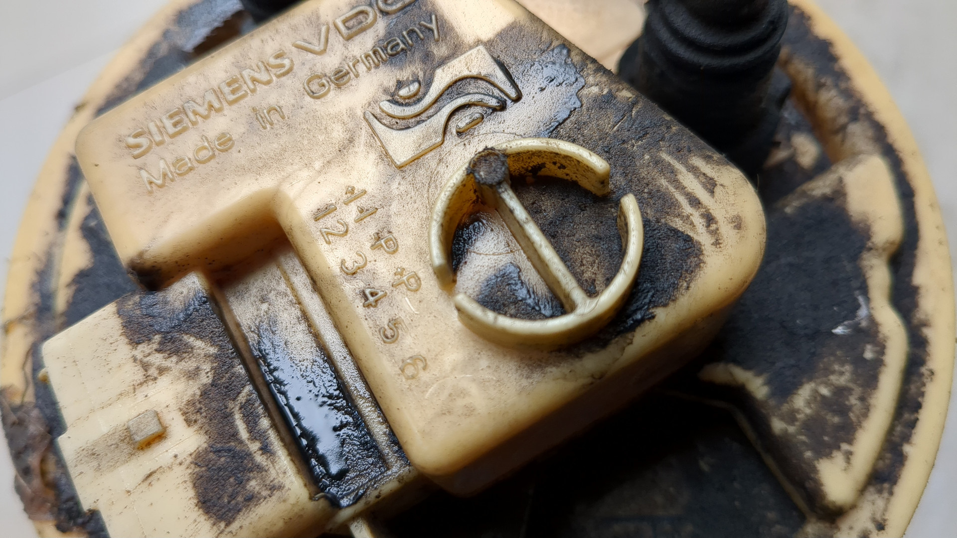 Насос топливный электрический