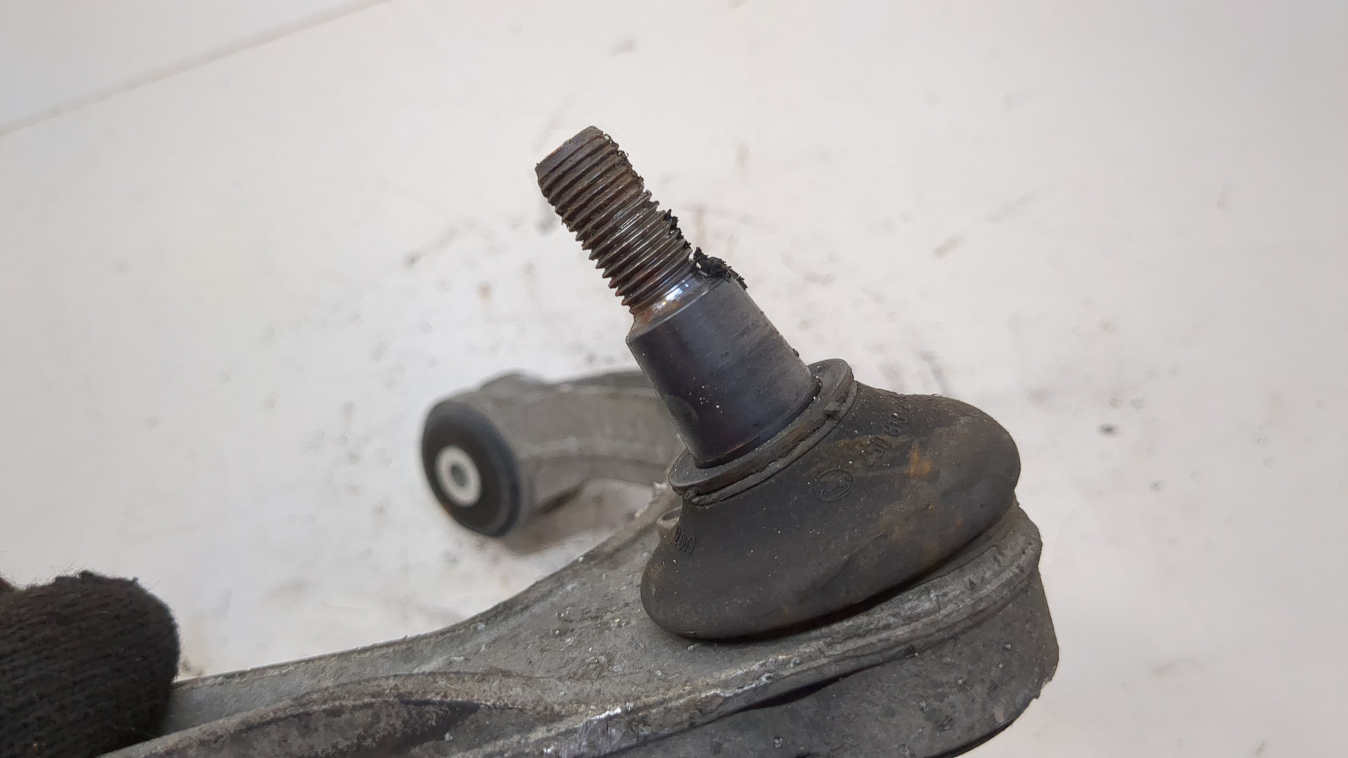 Рычаг передний