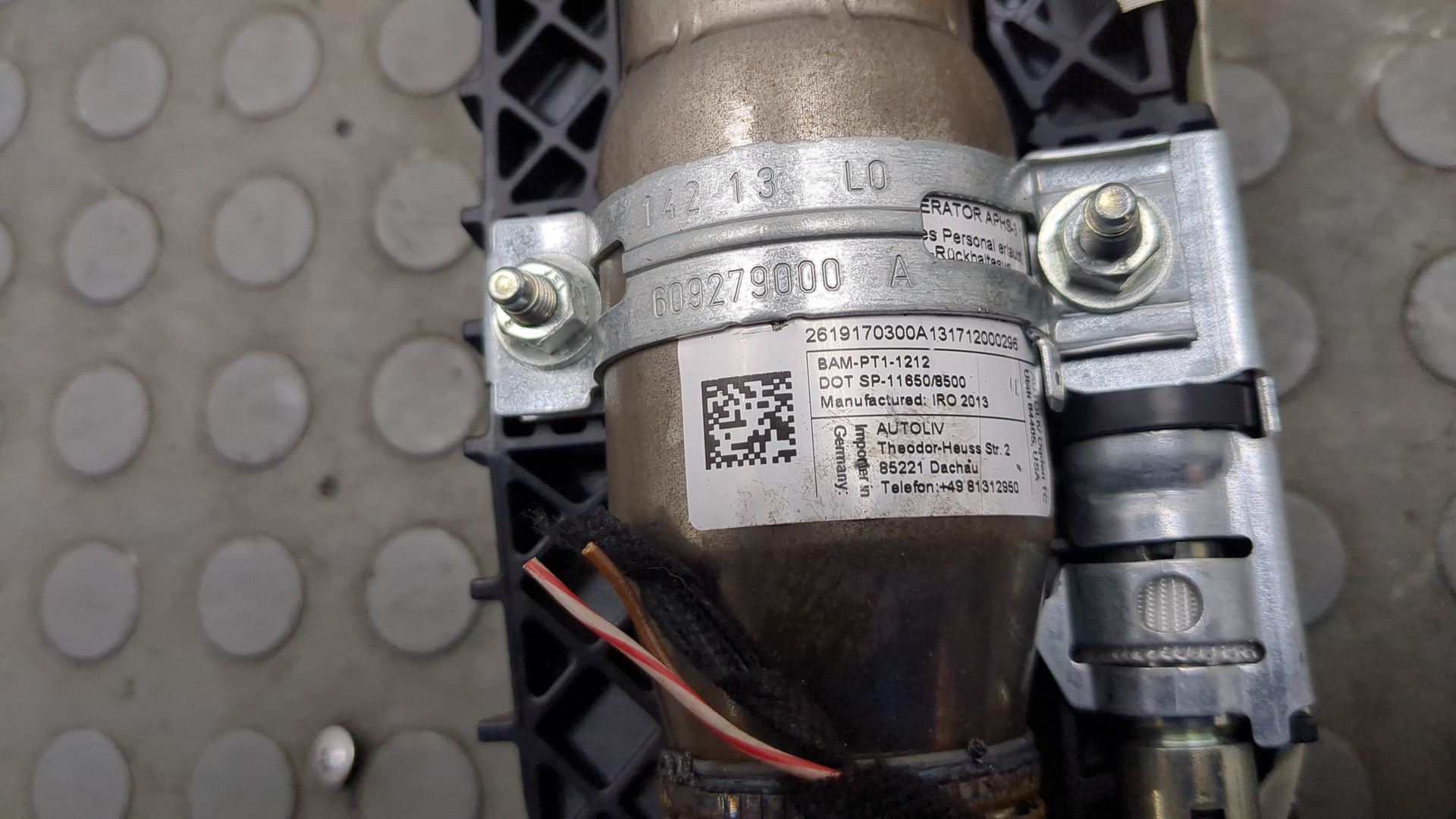 Подушка безопасности пассажирская (в торпедо)