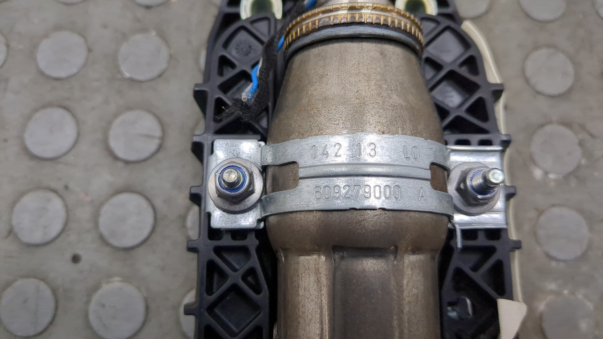 Подушка безопасности пассажирская (в торпедо)