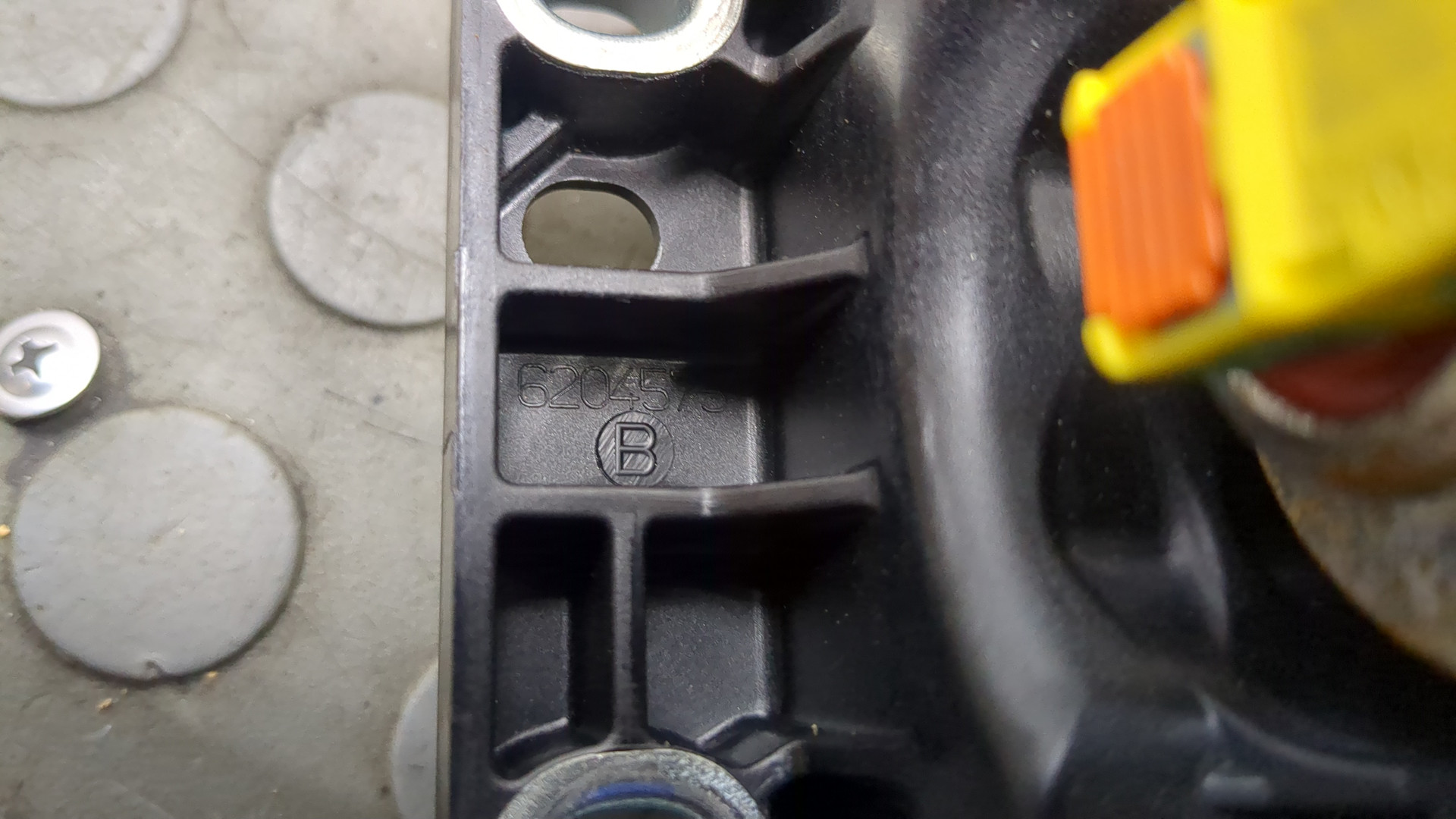 Подушка безопасности пассажирская (в торпедо)